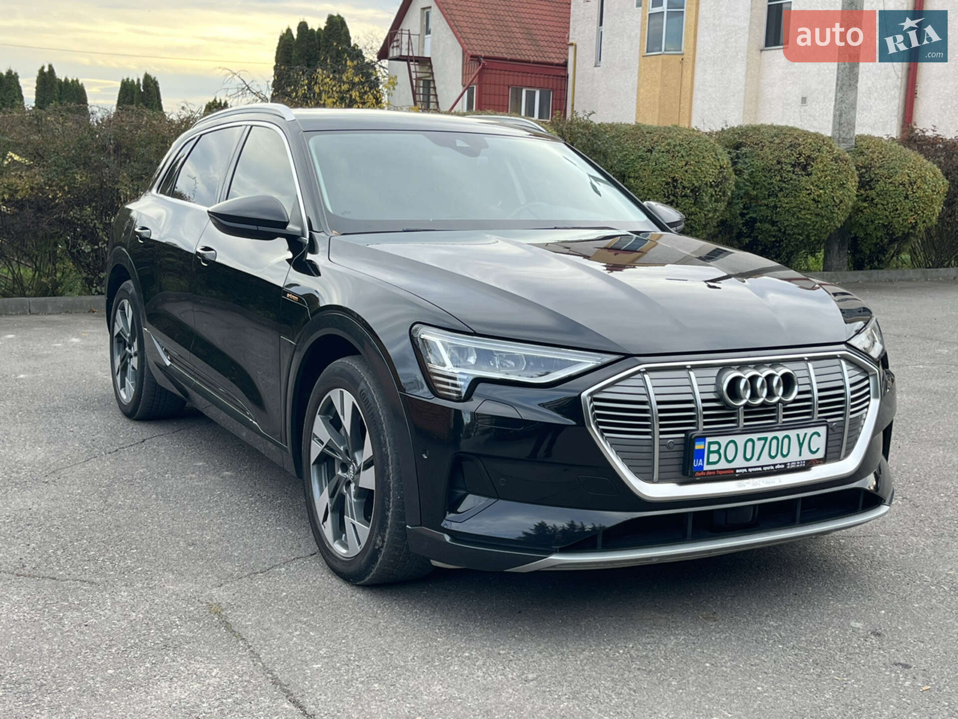 Audi e-tron 2018 VIN WAUZZZGE1KB002153 фото оголошення 14 з 52
