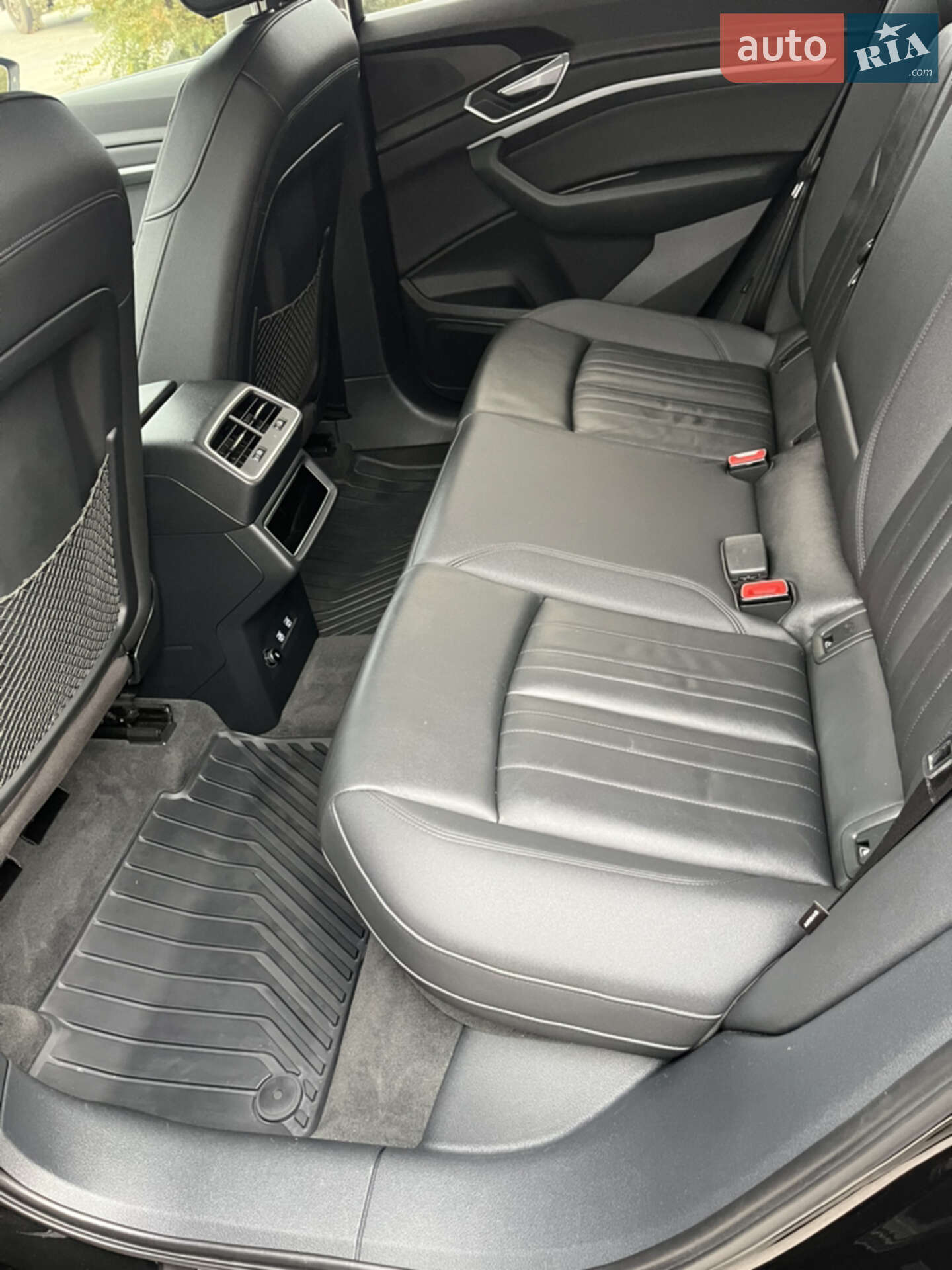 Audi e-tron 2018 VIN WAUZZZGE1KB002153 фото оголошення 21 з 52