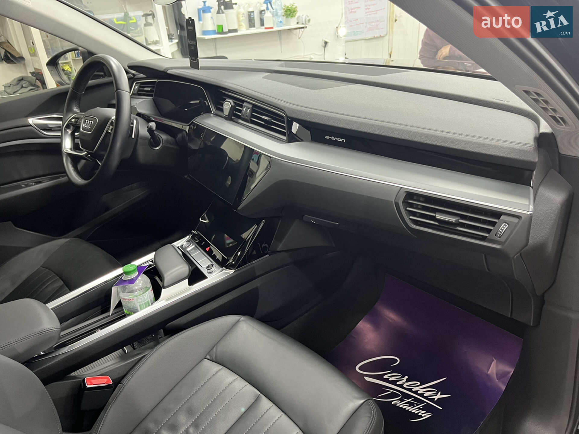 Audi e-tron 2018 VIN WAUZZZGE1KB002153 фото оголошення 32 з 52