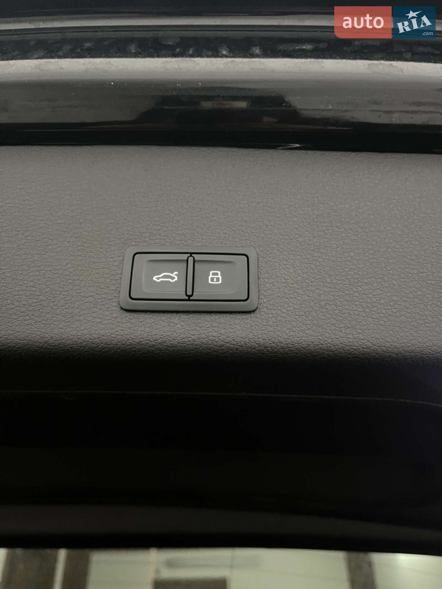 Audi e-tron 2018 VIN WAUZZZGE1KB002153 фото оголошення 38 з 52
