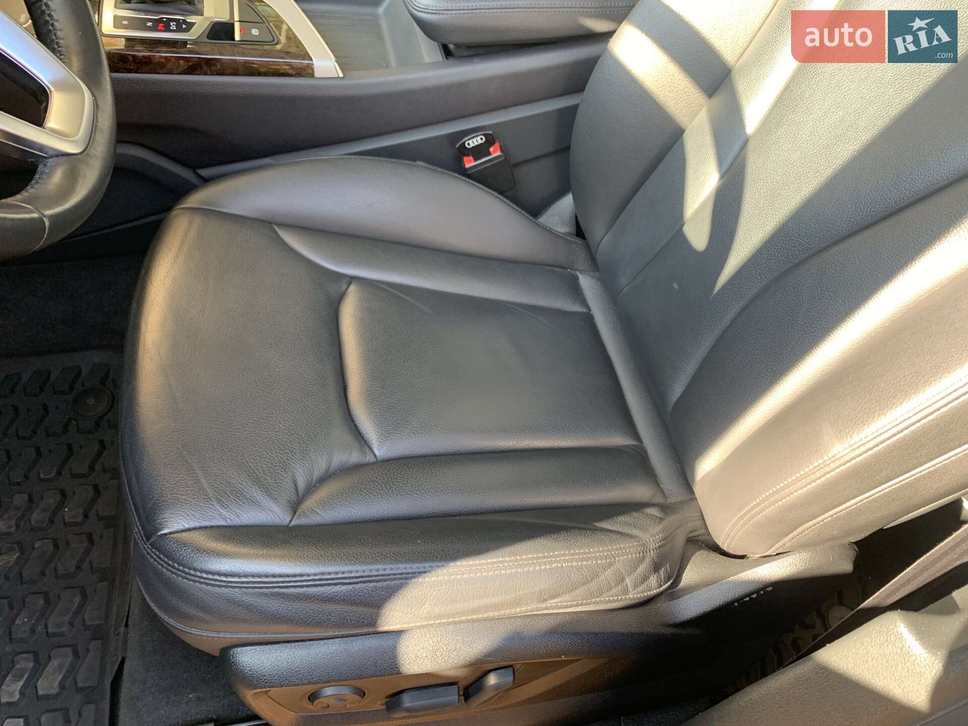 Audi Q7 2019 VIN WA1LHAF73KD034634 фото оголошення 12 з 19