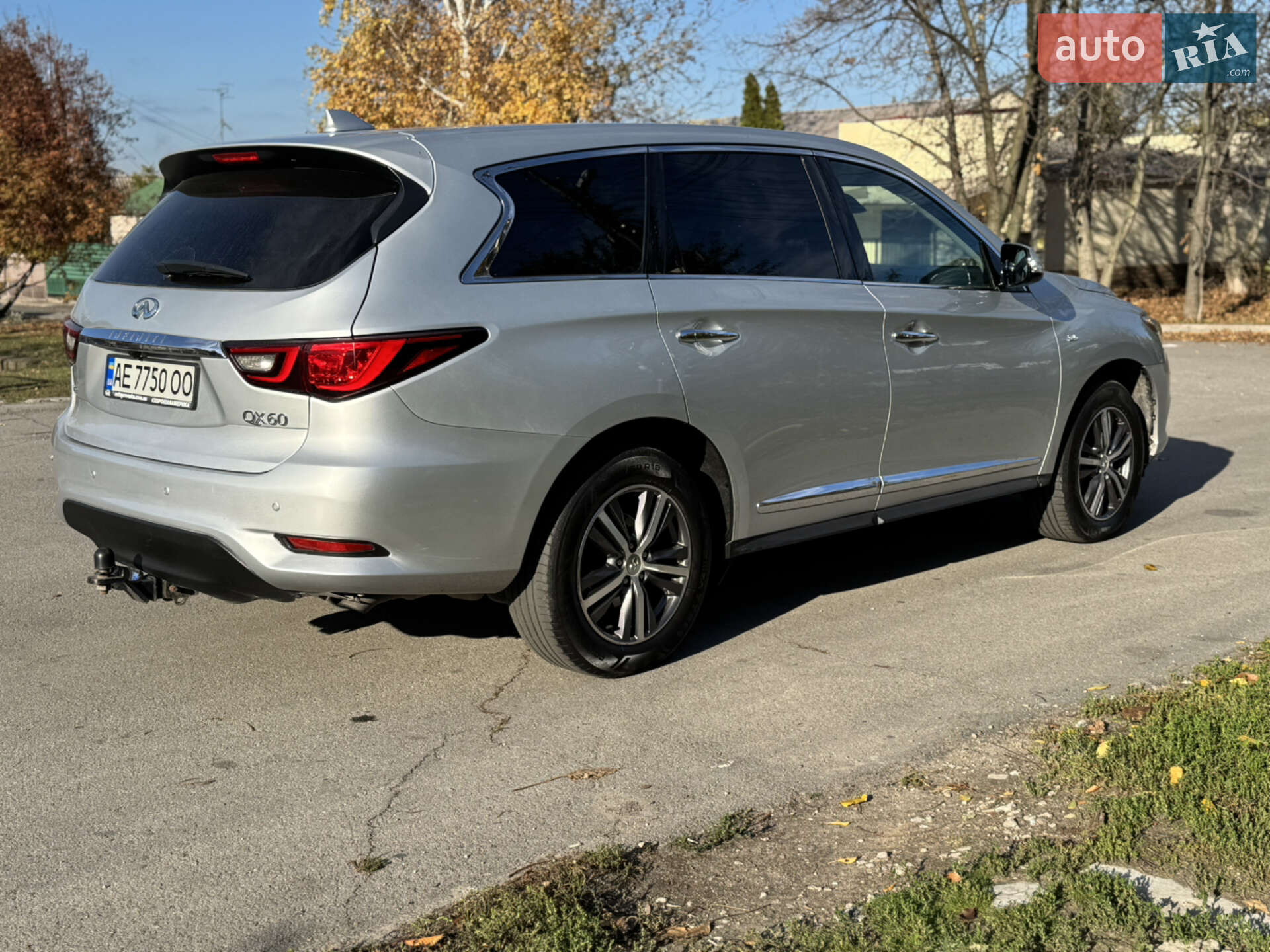 Infiniti QX60 2019 VIN 5N1DL0MM4KC553284 фото оголошення 4 з 27