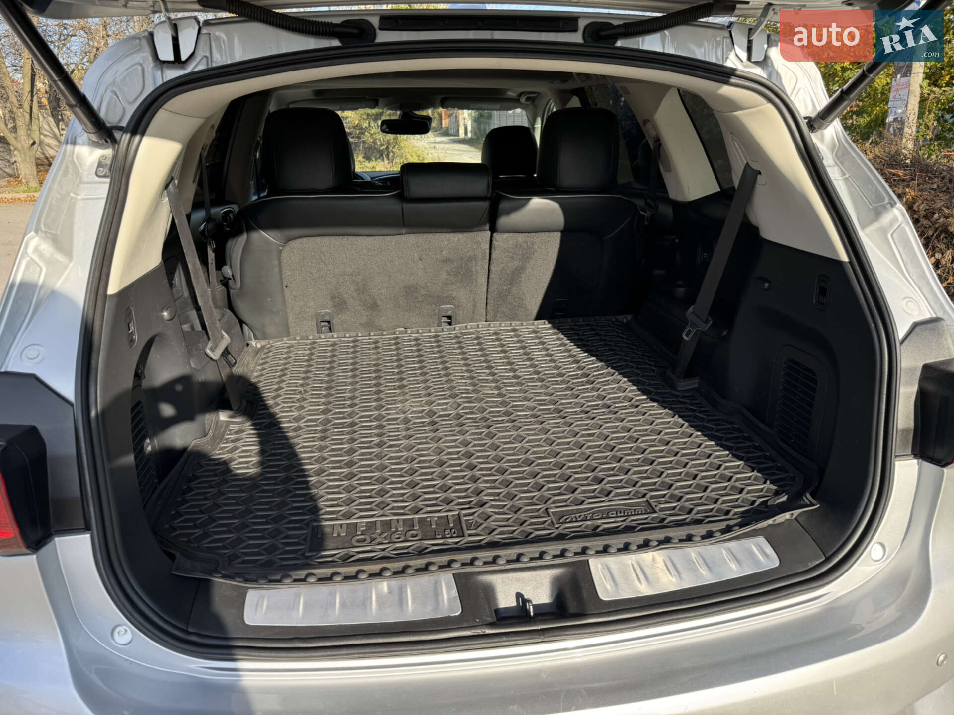 Infiniti QX60 2019 VIN 5N1DL0MM4KC553284 фото оголошення 9 з 27