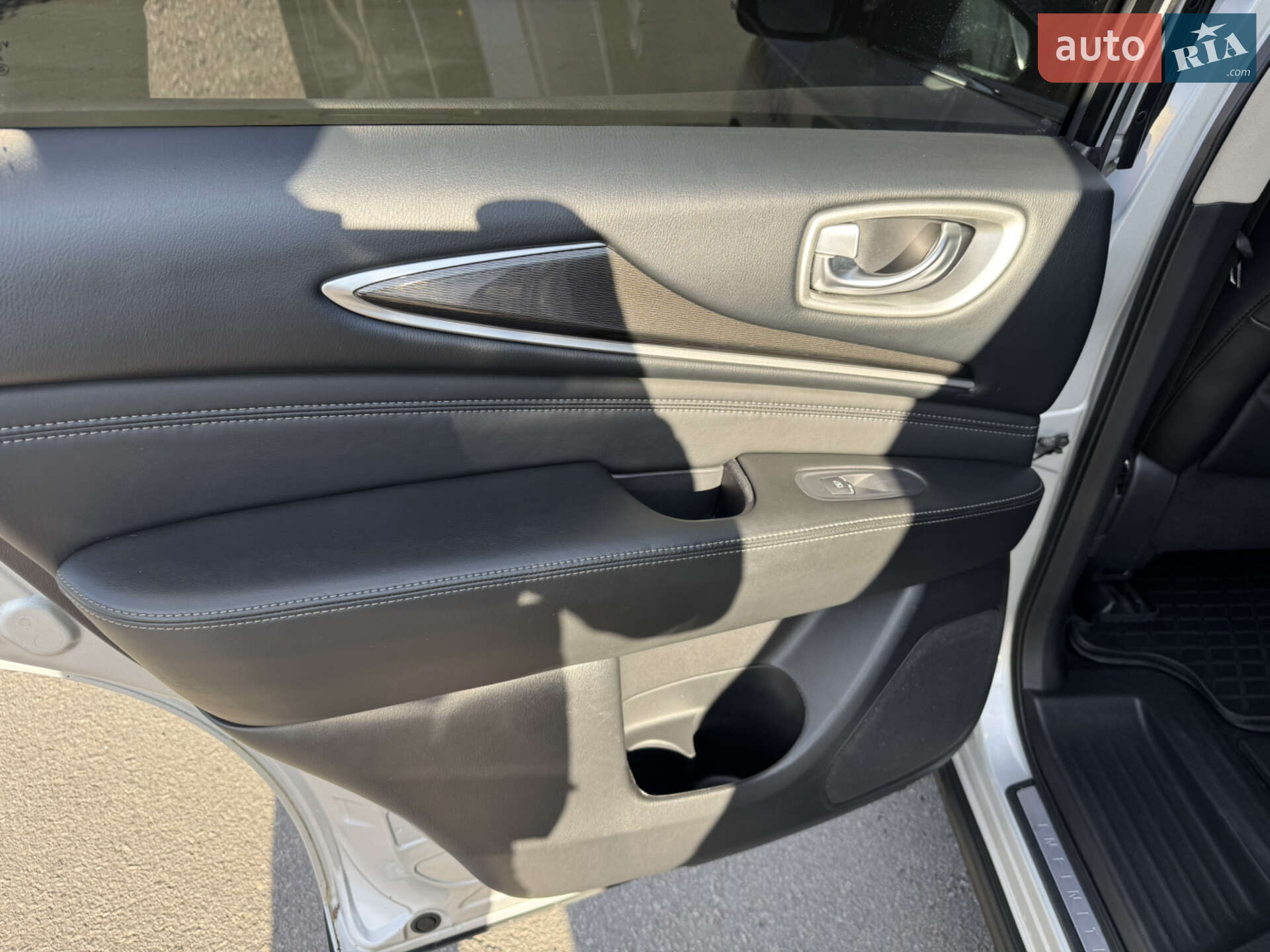 Infiniti QX60 2019 VIN 5N1DL0MM4KC553284 фото оголошення 12 з 27