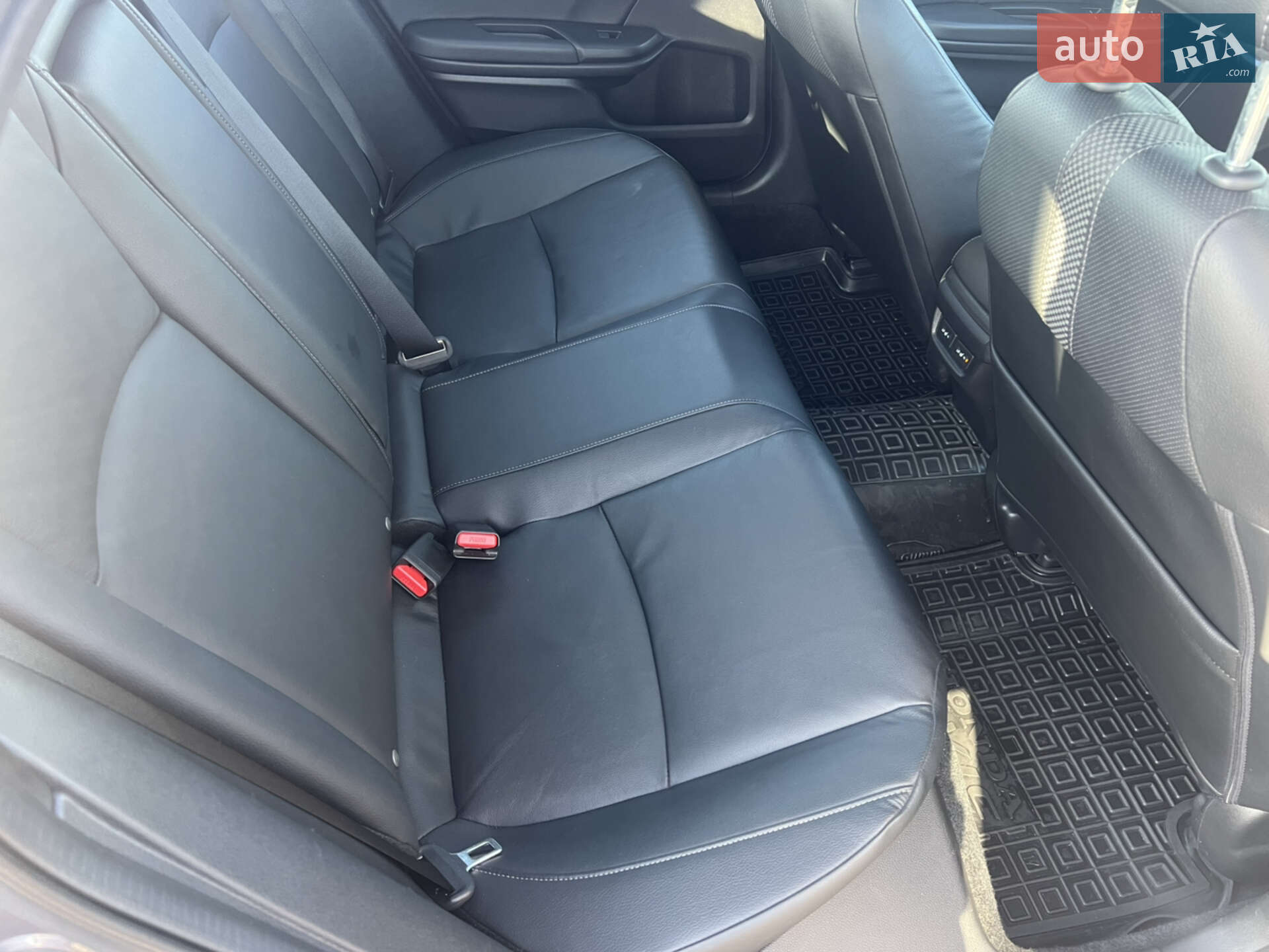 Honda Civic 2019 VIN 19XFC1F93KE206601 фото оголошення 10 з 42