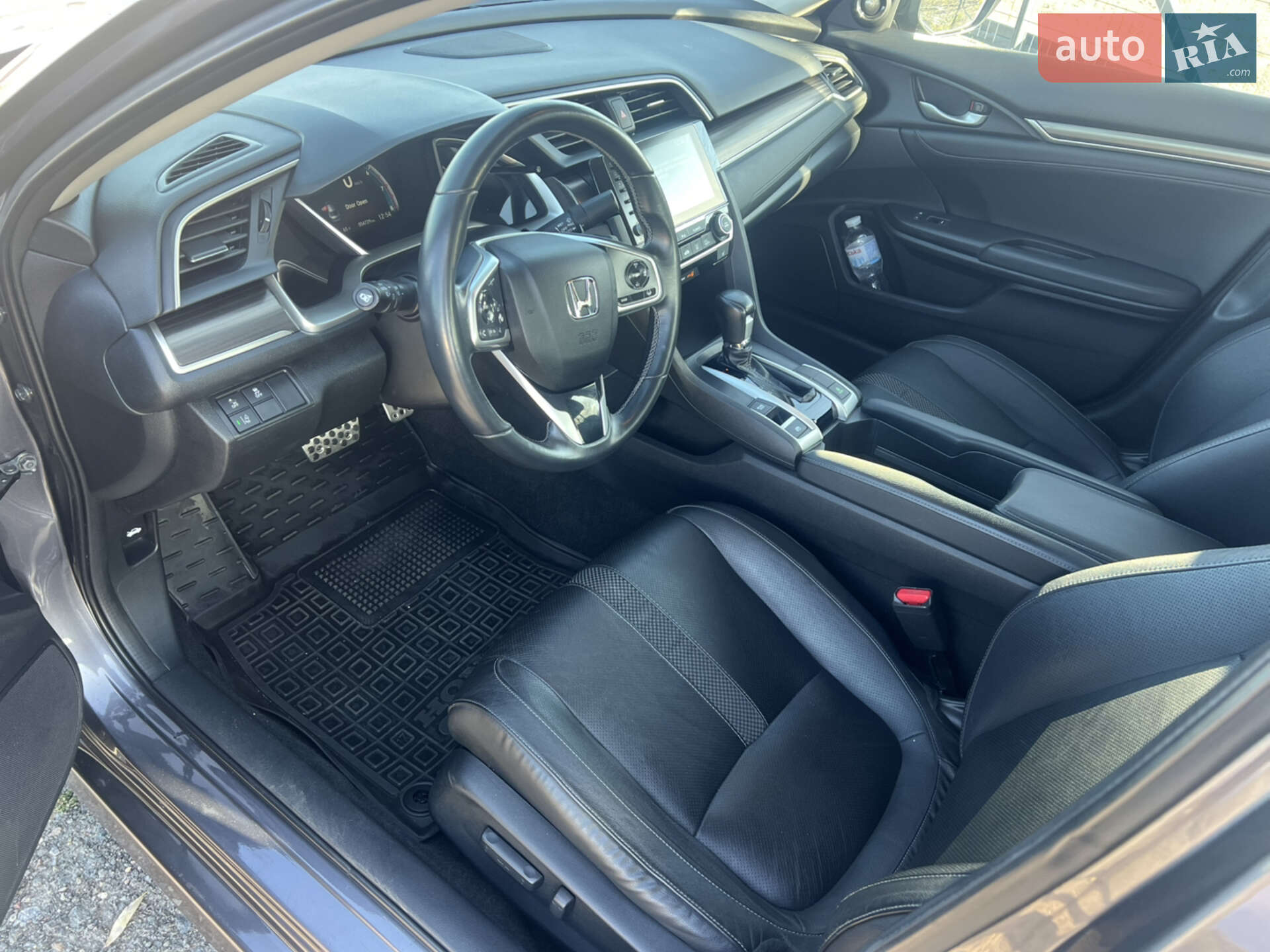 Honda Civic 2019 VIN 19XFC1F93KE206601 фото оголошення 8 з 42