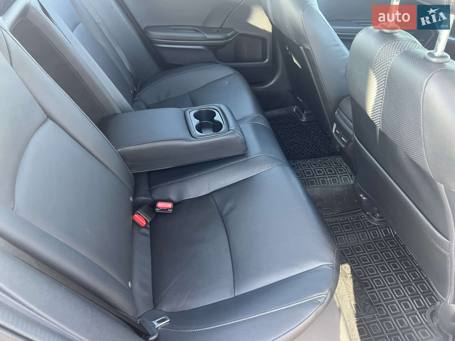 Honda Civic 2019 VIN 19XFC1F93KE206601 фото оголошення 11 з 42