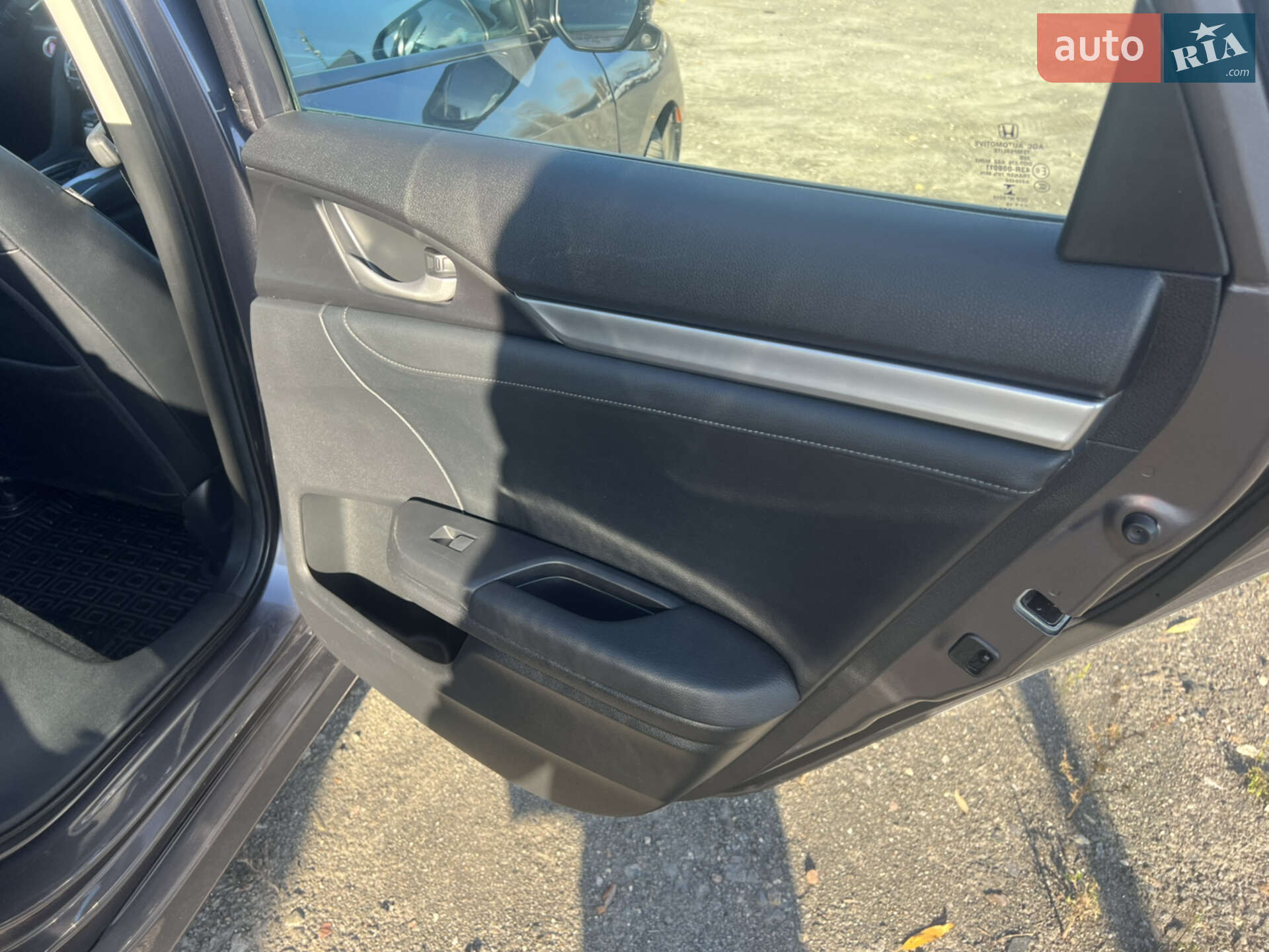 Honda Civic 2019 VIN 19XFC1F93KE206601 фото оголошення 12 з 42