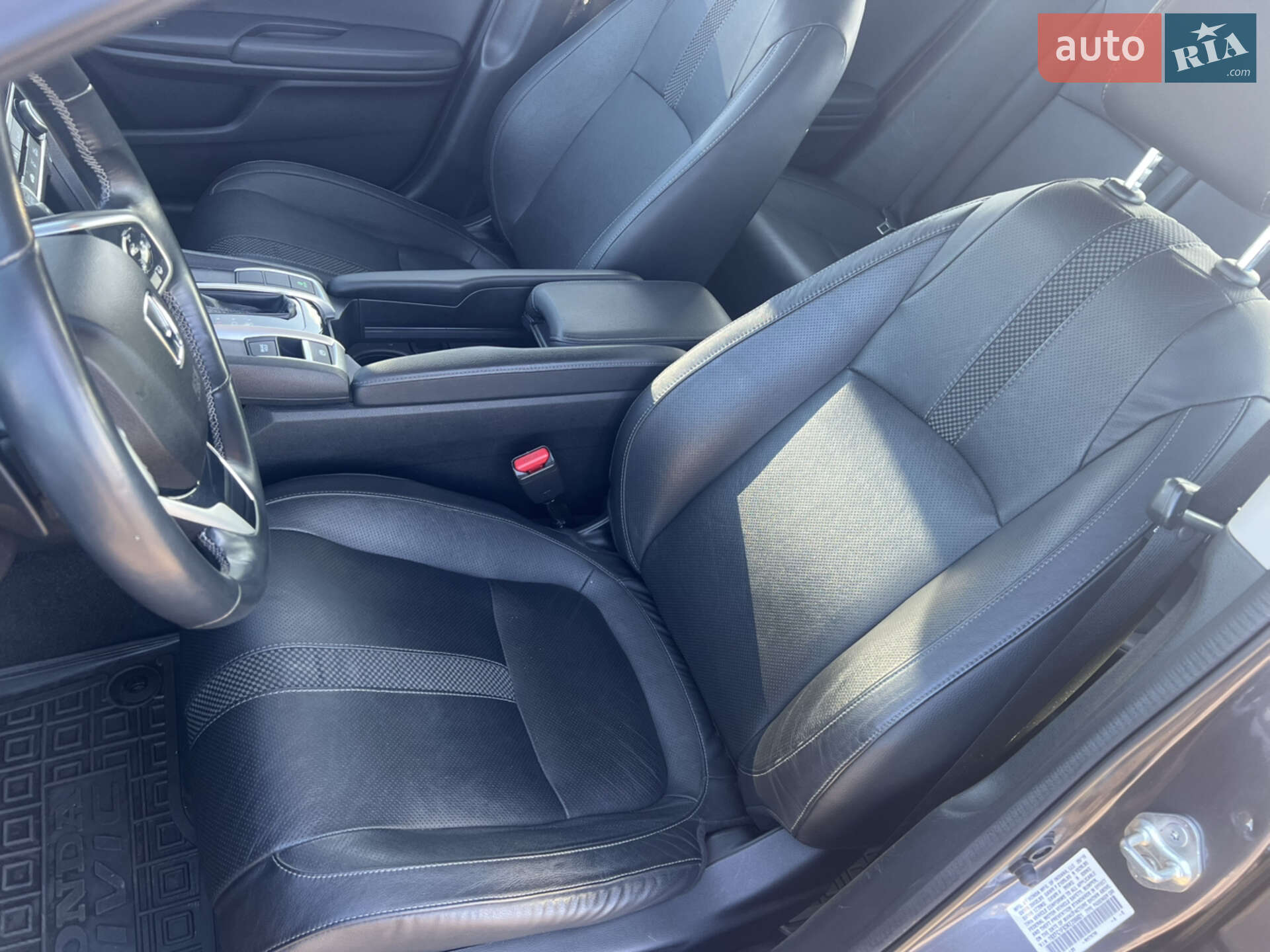 Honda Civic 2019 VIN 19XFC1F93KE206601 фото оголошення 16 з 42