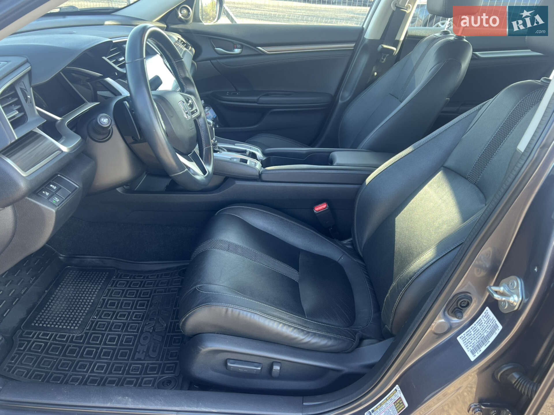 Honda Civic 2019 VIN 19XFC1F93KE206601 фото оголошення 17 з 42