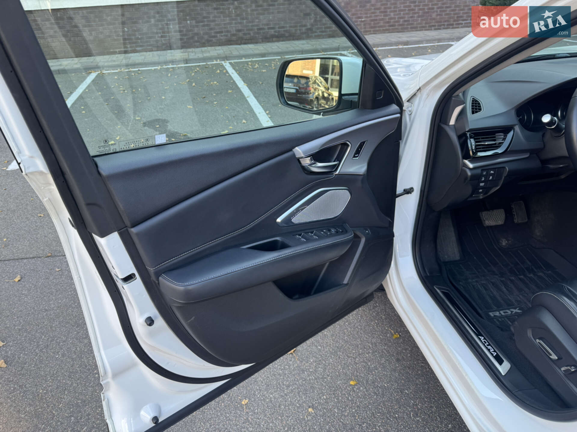 Acura RDX 2018 VIN 5J8TC2H55KL008176 фото оголошення 32 з 59