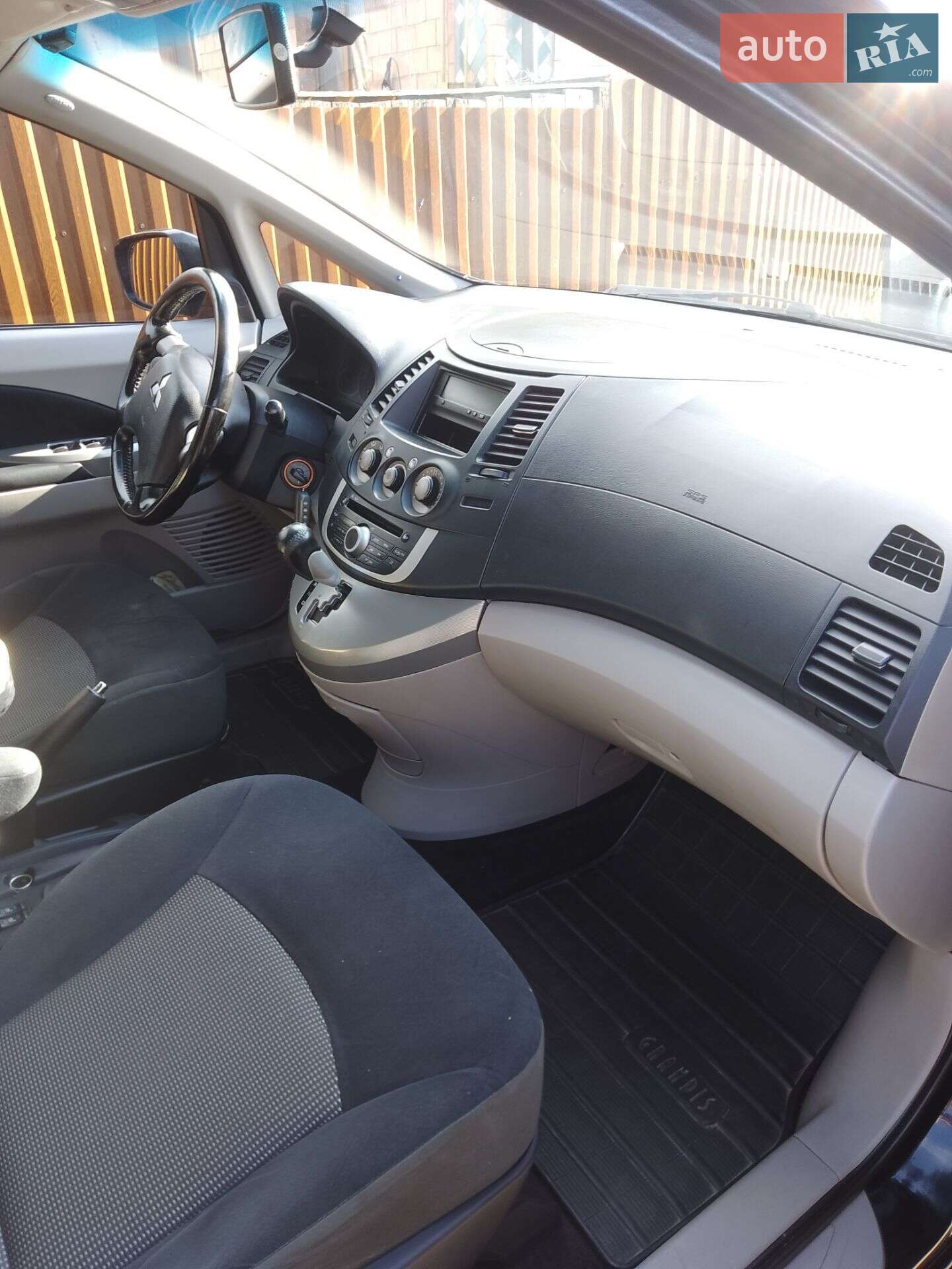 Mitsubishi Grandis 2009 VIN JMBLRNA4W9Z000356 фото оголошення 7 з 9