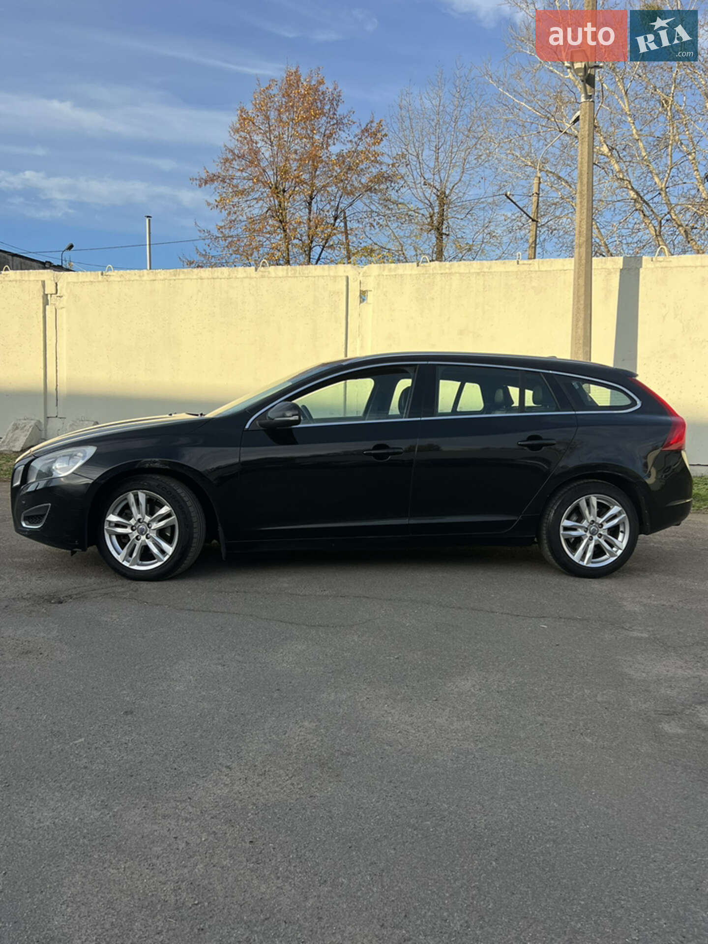 Volvo V60 2011 VIN YV1FW84A1C1051076 фото оголошення 2 з 37