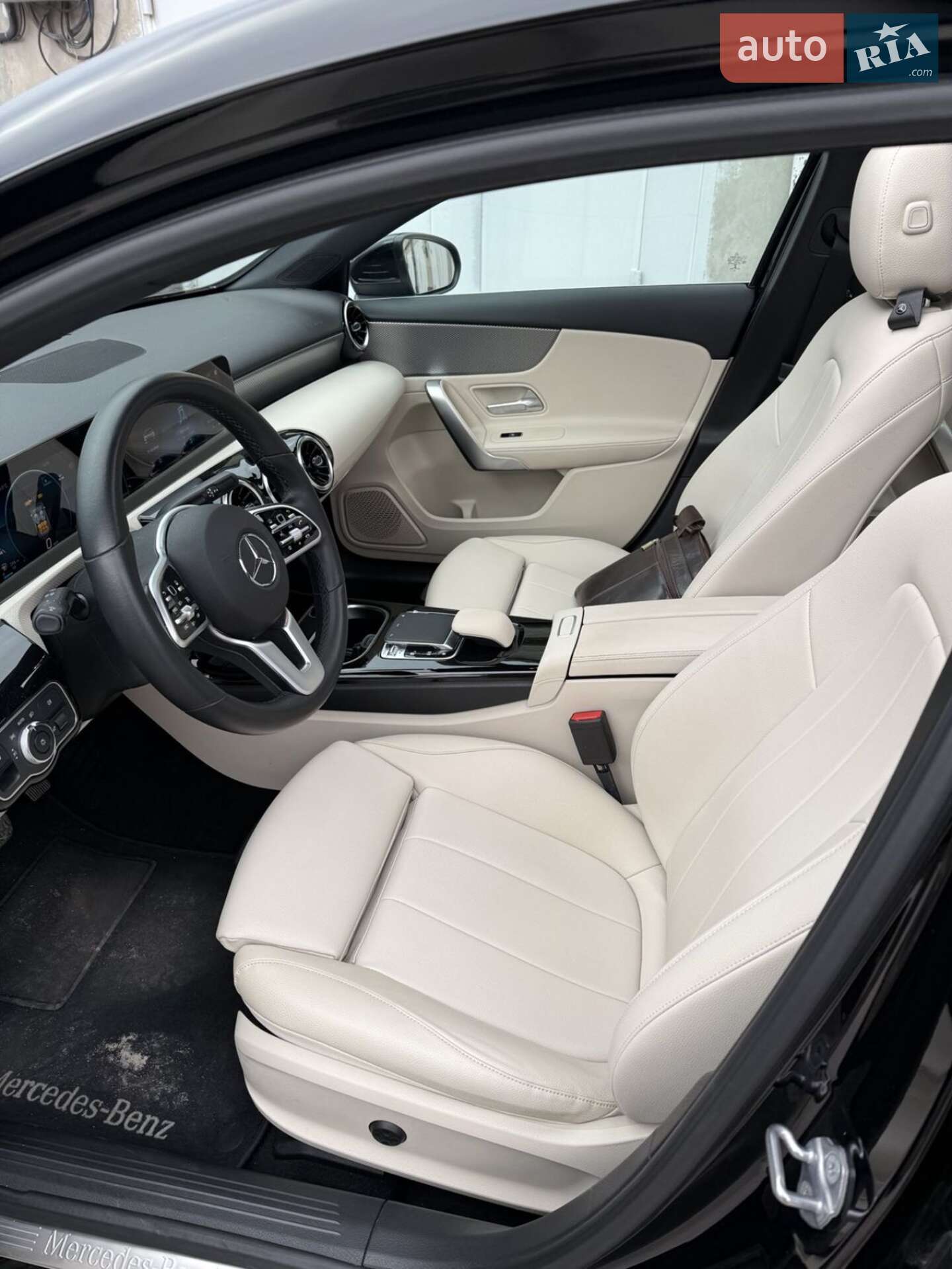 Mercedes-Benz A-Class 2019 VIN WDD1771871W010070 фото оголошення 2 з 7
