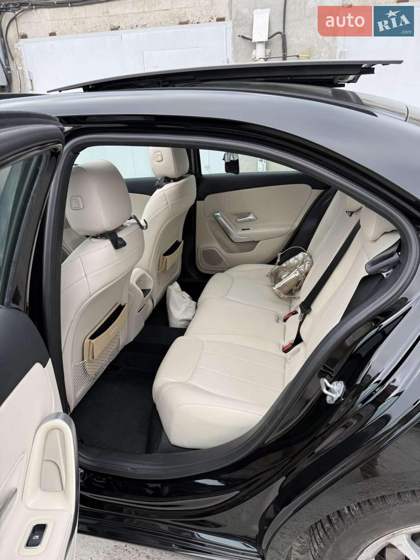 Mercedes-Benz A-Class 2019 VIN WDD1771871W010070 фото оголошення 5 з 7