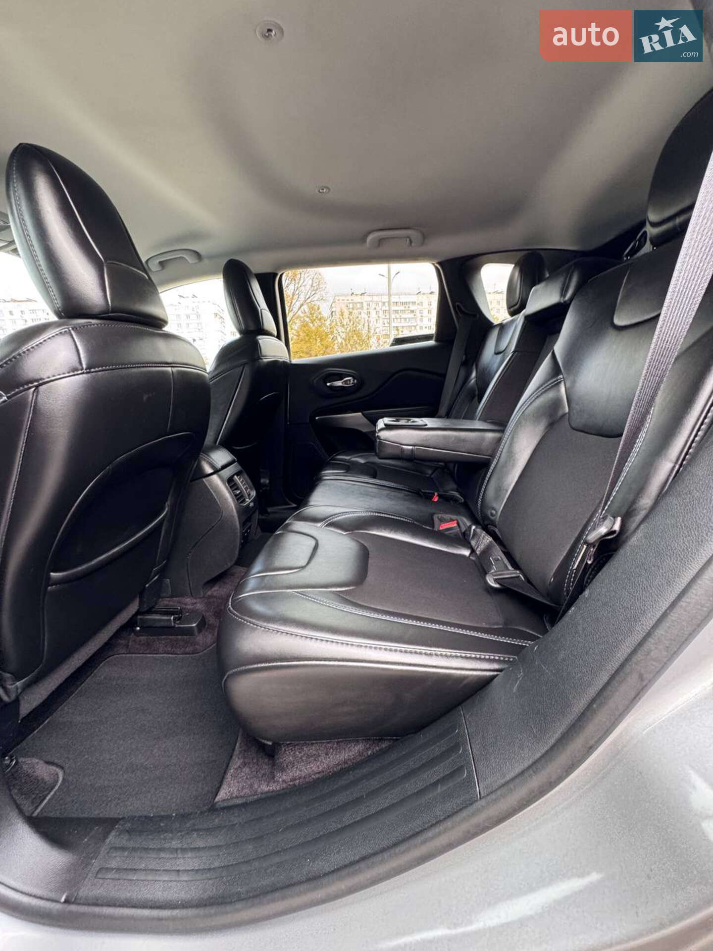 Jeep Cherokee 2019 VIN 1C4PJLLB7KD202453 фото оголошення 14 з 31
