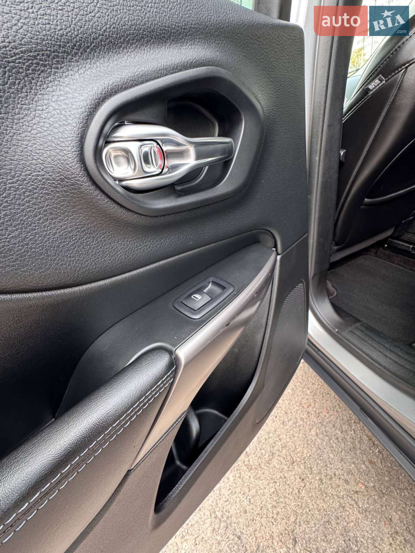 Jeep Cherokee 2019 VIN 1C4PJLLB7KD202453 фото оголошення 15 з 31