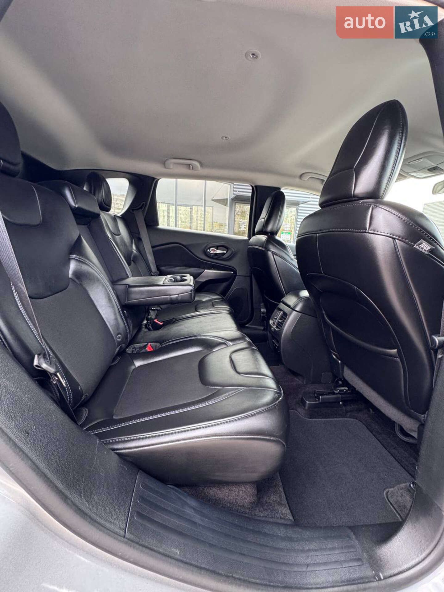 Jeep Cherokee 2019 VIN 1C4PJLLB7KD202453 фото оголошення 17 з 31