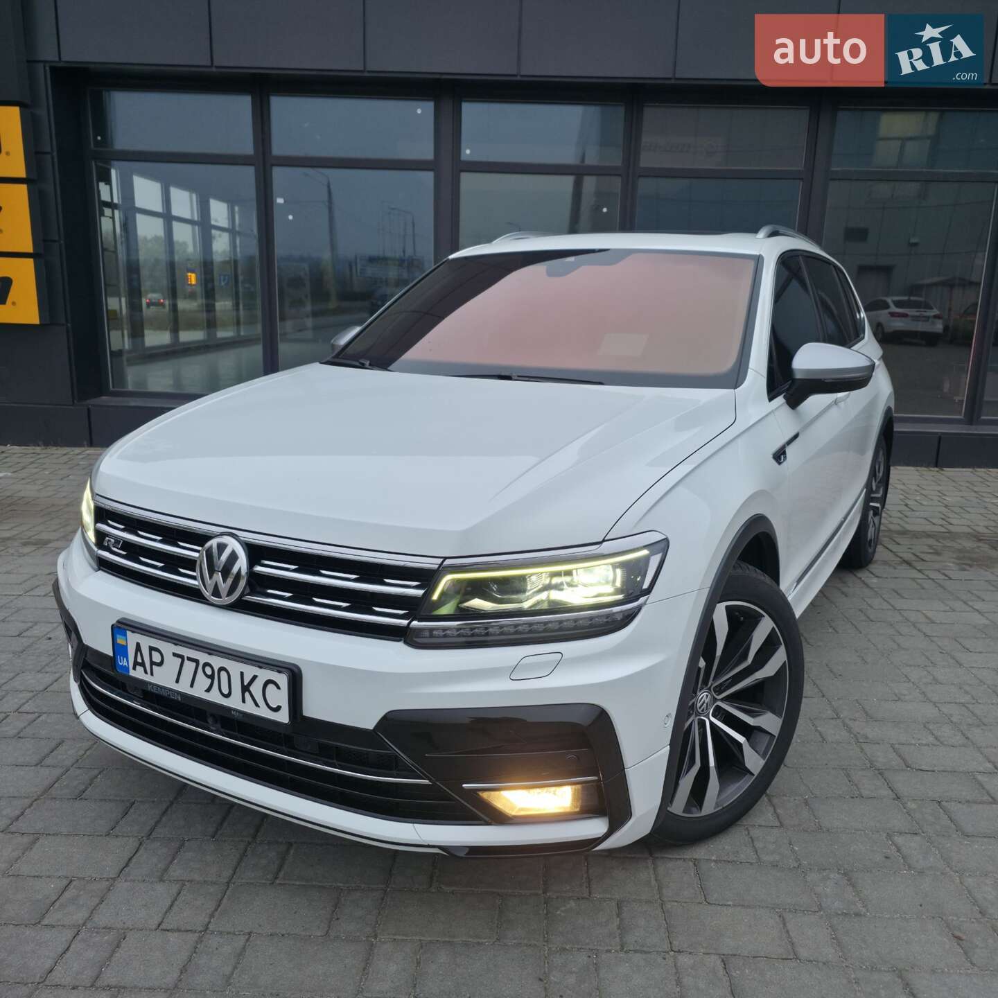 Volkswagen Tiguan 2018 VIN WVGZZZ5NZKM069406 фото оголошення 2 з 35