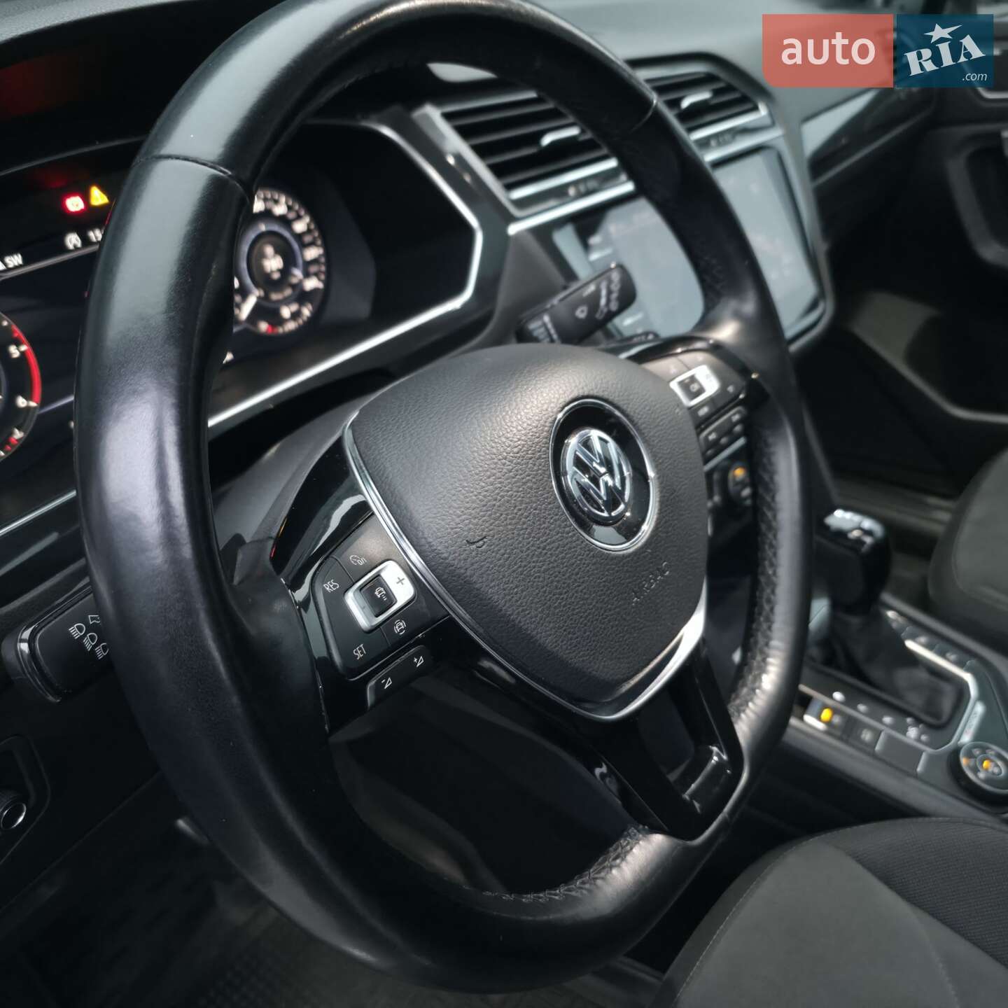 Volkswagen Tiguan 2018 VIN WVGZZZ5NZKM069406 фото оголошення 4 з 35