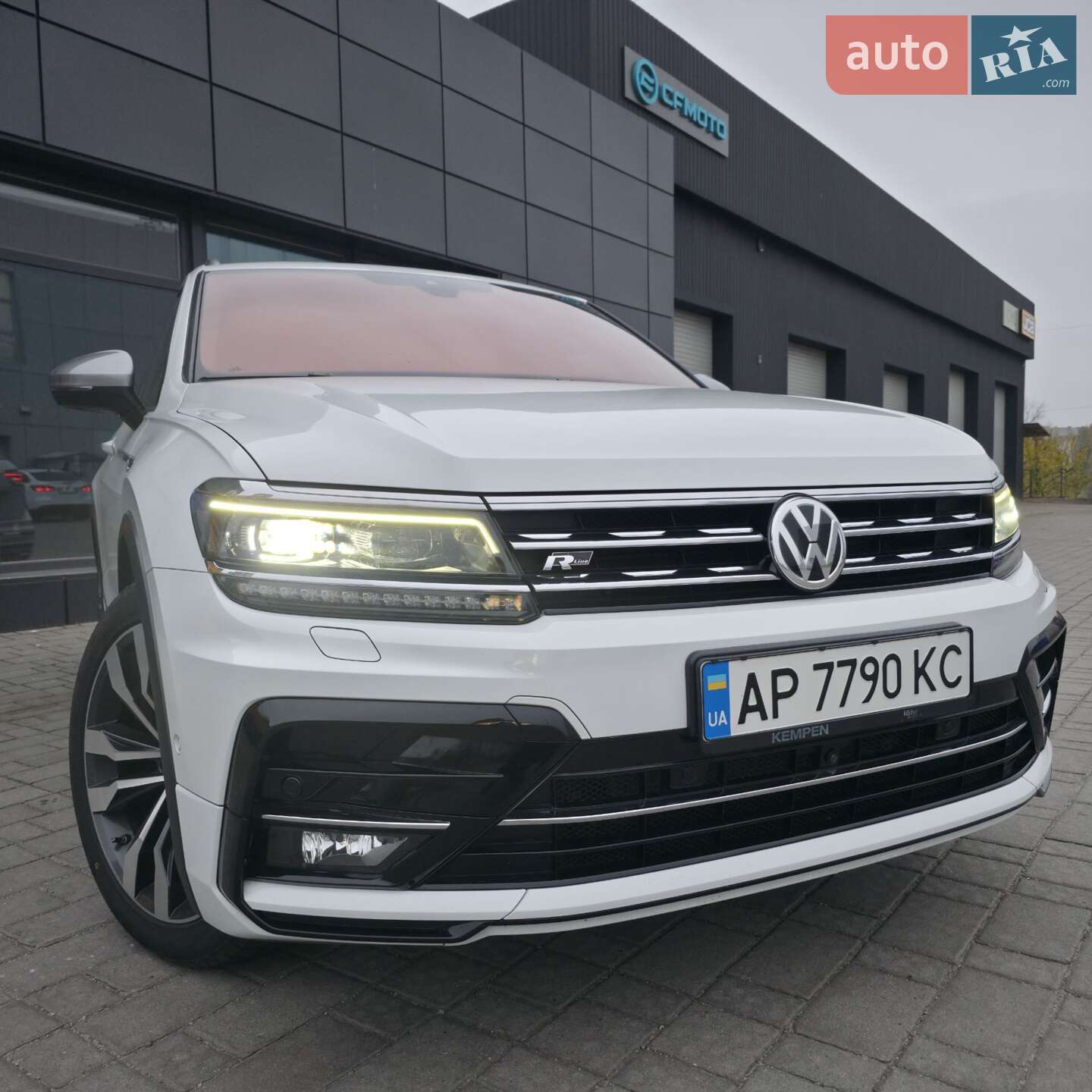 Volkswagen Tiguan 2018 VIN WVGZZZ5NZKM069406 фото оголошення 5 з 35