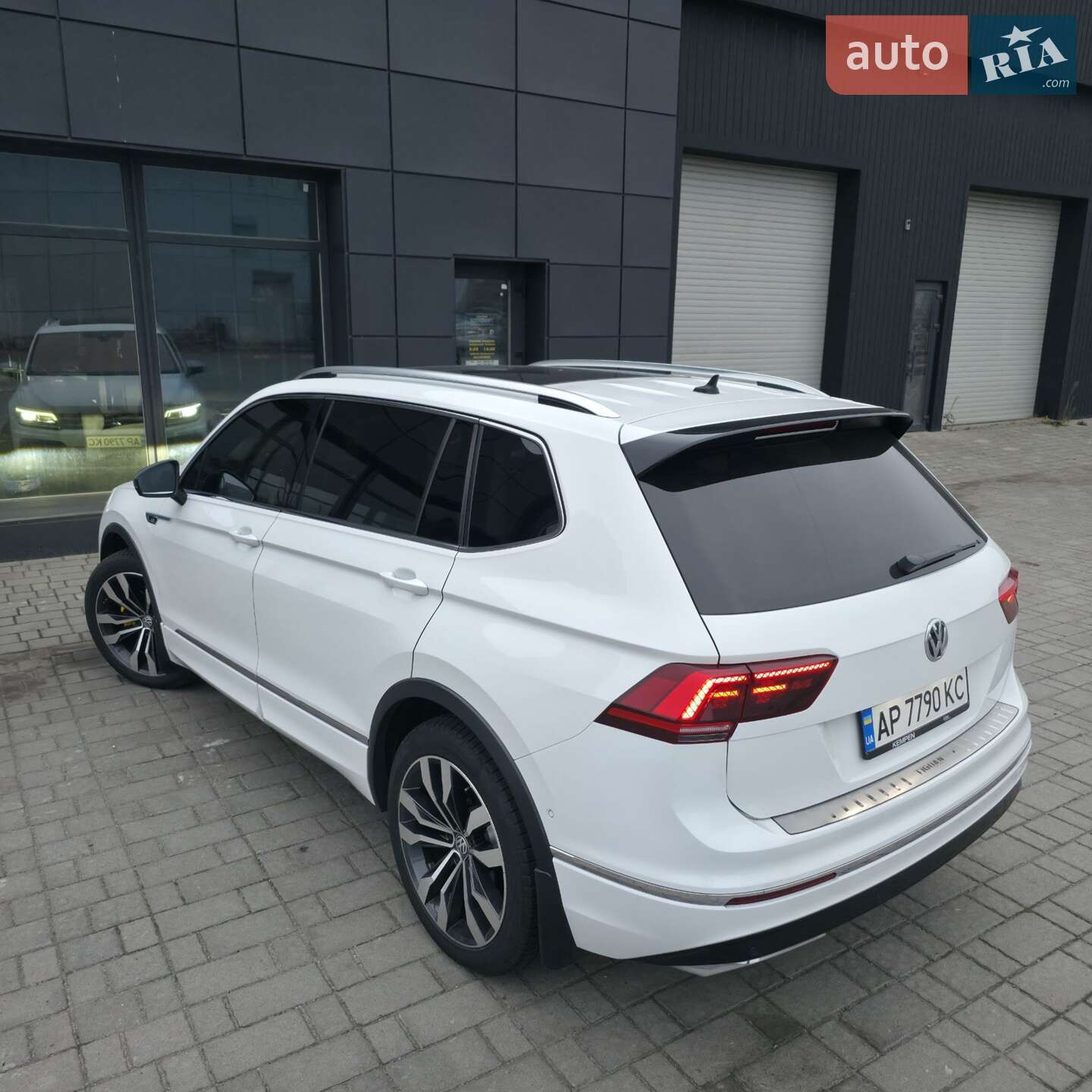 Volkswagen Tiguan 2018 VIN WVGZZZ5NZKM069406 фото оголошення 7 з 35