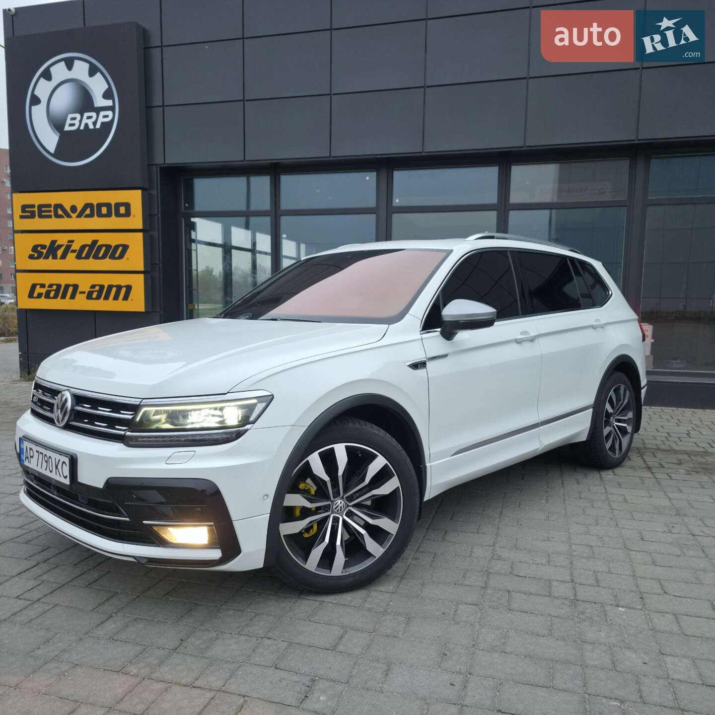 Volkswagen Tiguan 2018 VIN WVGZZZ5NZKM069406 фото оголошення 8 з 35