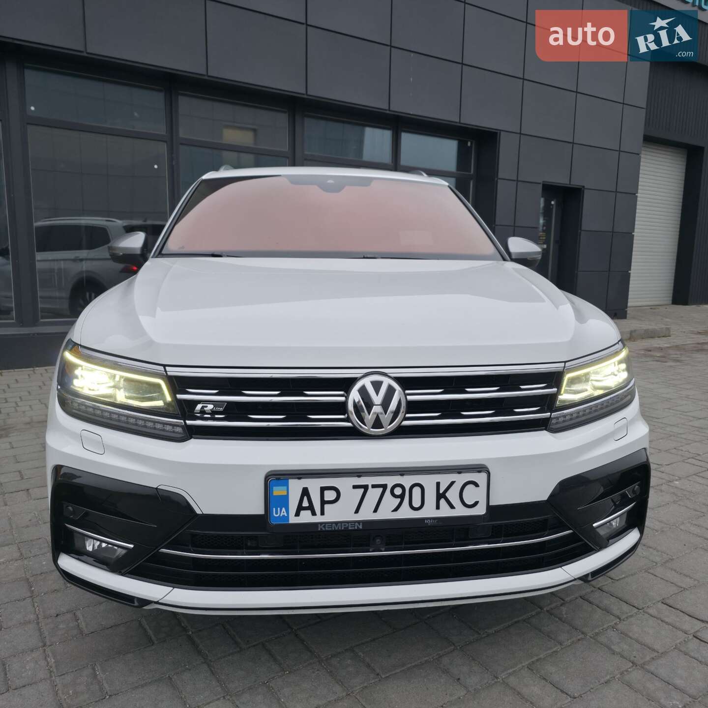 Volkswagen Tiguan 2018 VIN WVGZZZ5NZKM069406 фото оголошення 10 з 35