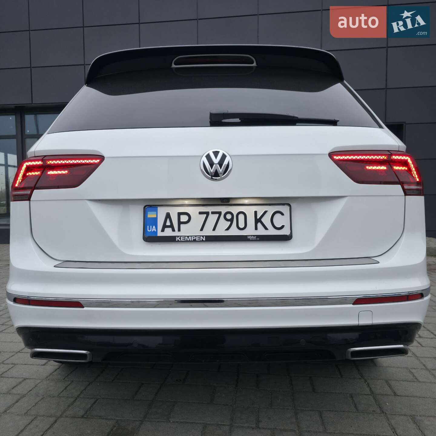Volkswagen Tiguan 2018 VIN WVGZZZ5NZKM069406 фото оголошення 11 з 35