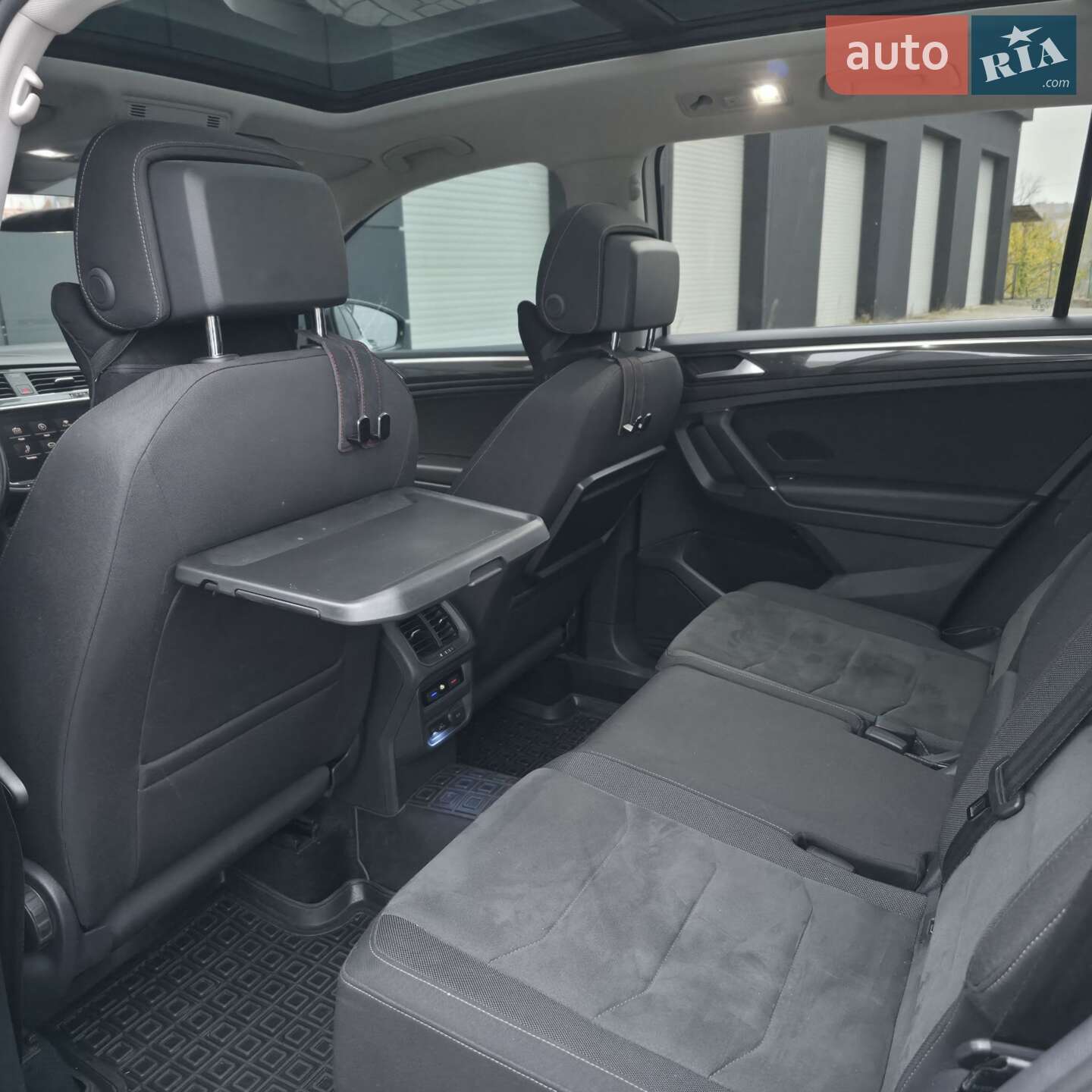 Volkswagen Tiguan 2018 VIN WVGZZZ5NZKM069406 фото оголошення 13 з 35