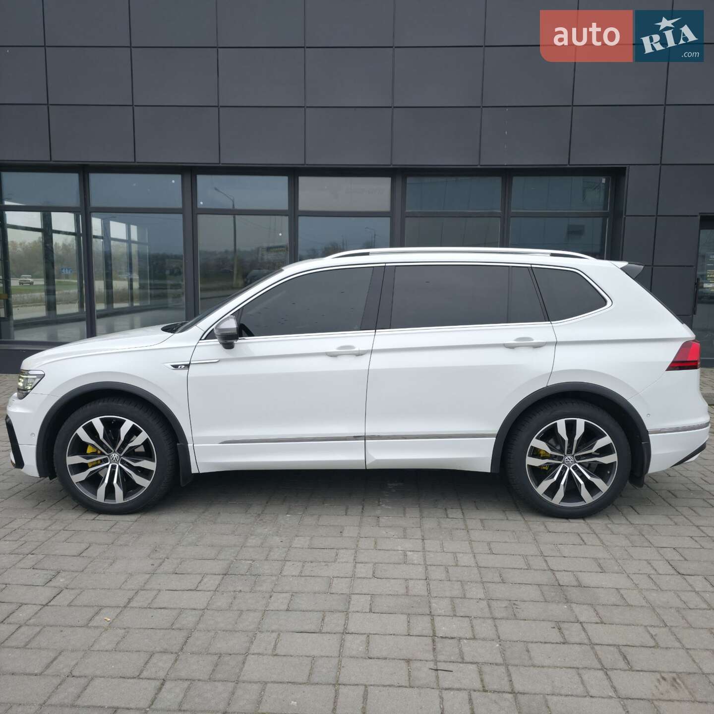 Volkswagen Tiguan 2018 VIN WVGZZZ5NZKM069406 фото оголошення 17 з 35