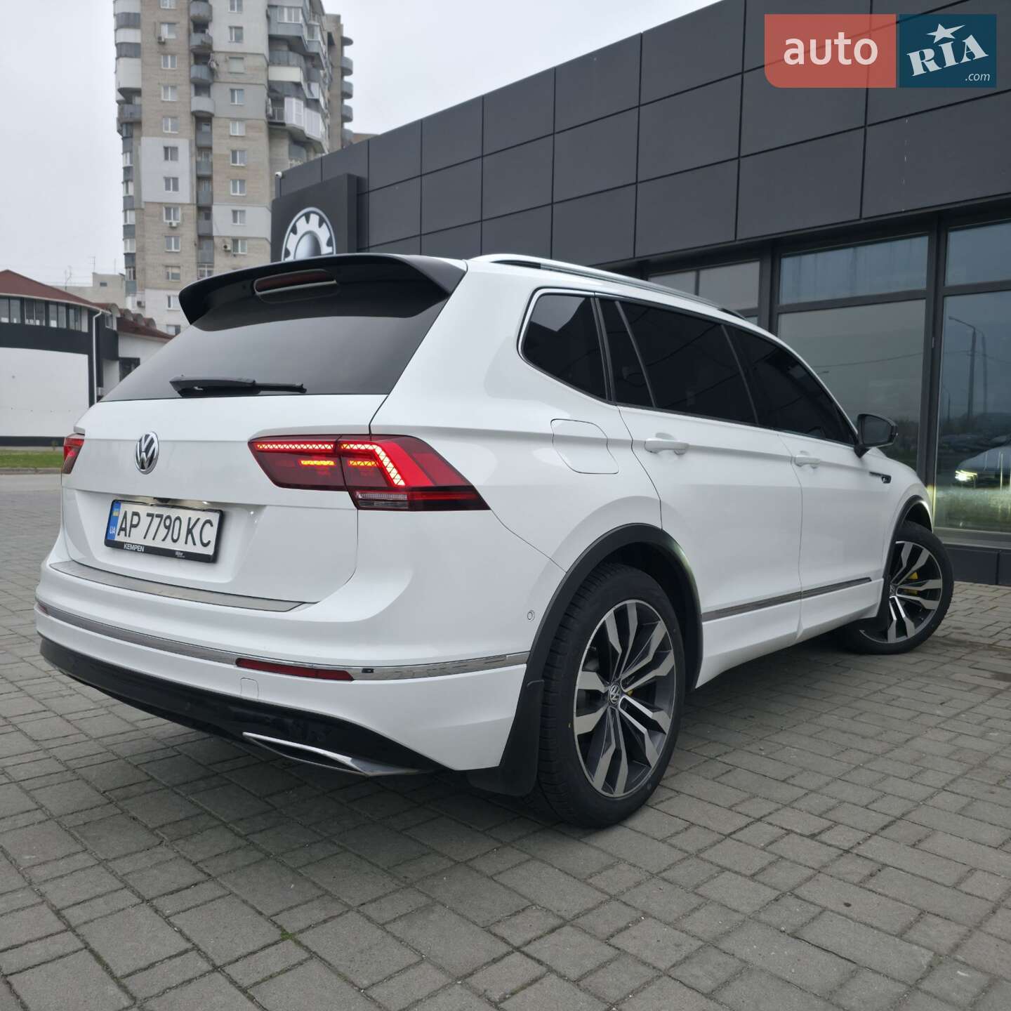 Volkswagen Tiguan 2018 VIN WVGZZZ5NZKM069406 фото оголошення 18 з 35