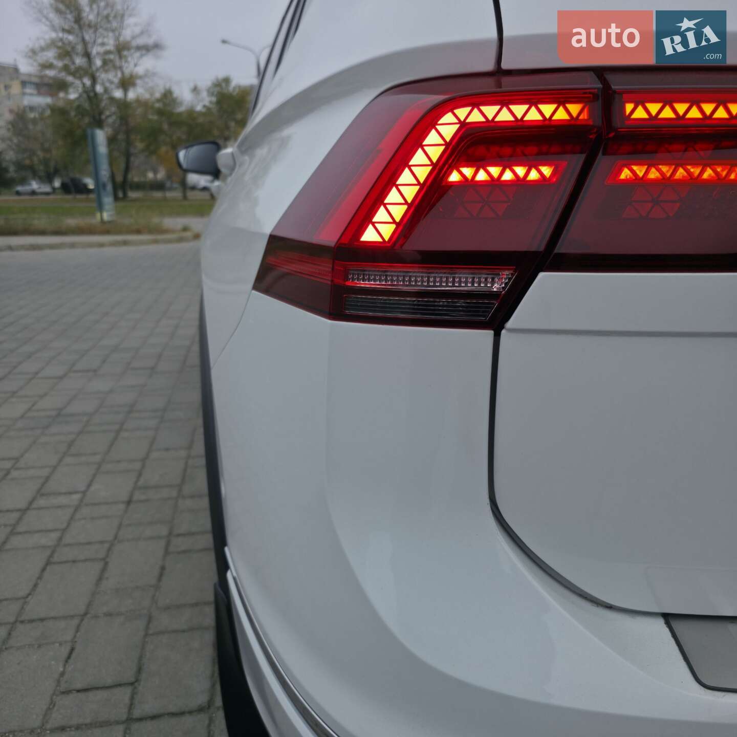 Volkswagen Tiguan 2018 VIN WVGZZZ5NZKM069406 фото оголошення 19 з 35