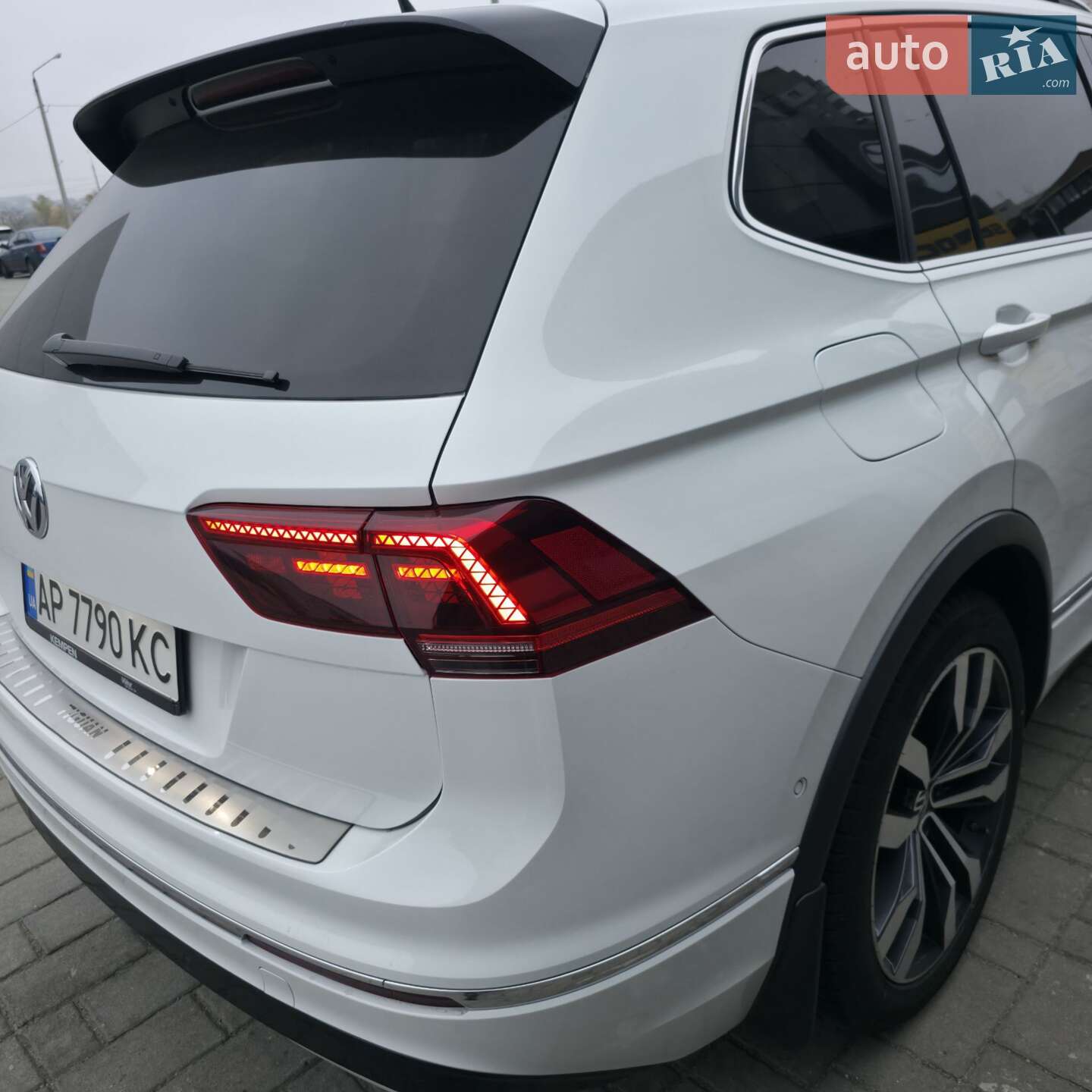 Volkswagen Tiguan 2018 VIN WVGZZZ5NZKM069406 фото оголошення 21 з 35