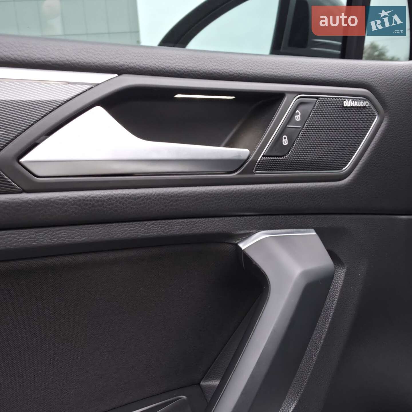 Volkswagen Tiguan 2018 VIN WVGZZZ5NZKM069406 фото оголошення 23 з 35