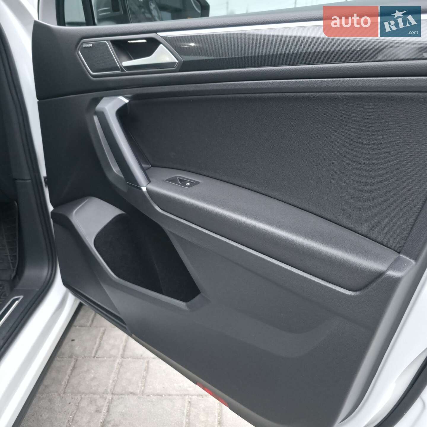 Volkswagen Tiguan 2018 VIN WVGZZZ5NZKM069406 фото оголошення 25 з 35