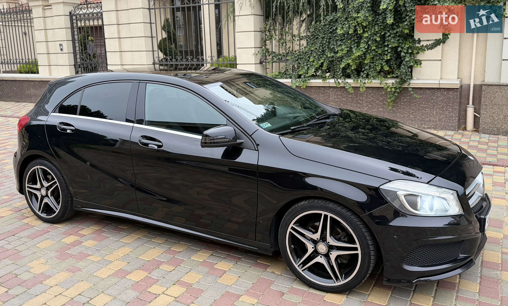 Mercedes-Benz A-Class 2015 VIN WDD1760421J404587 фото оголошення 2 з 14