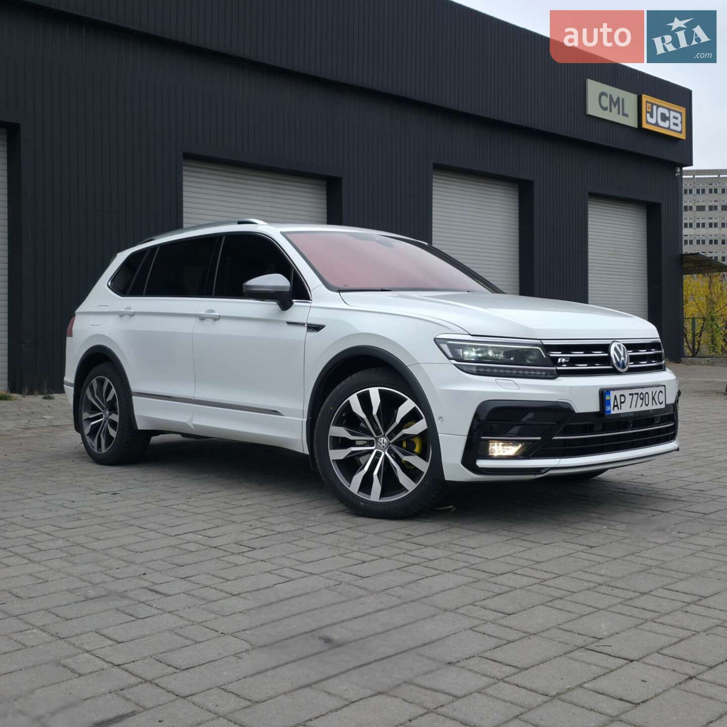 Volkswagen Tiguan 2018 VIN WVGZZZ5NZKM069406 фото оголошення 12 з 69