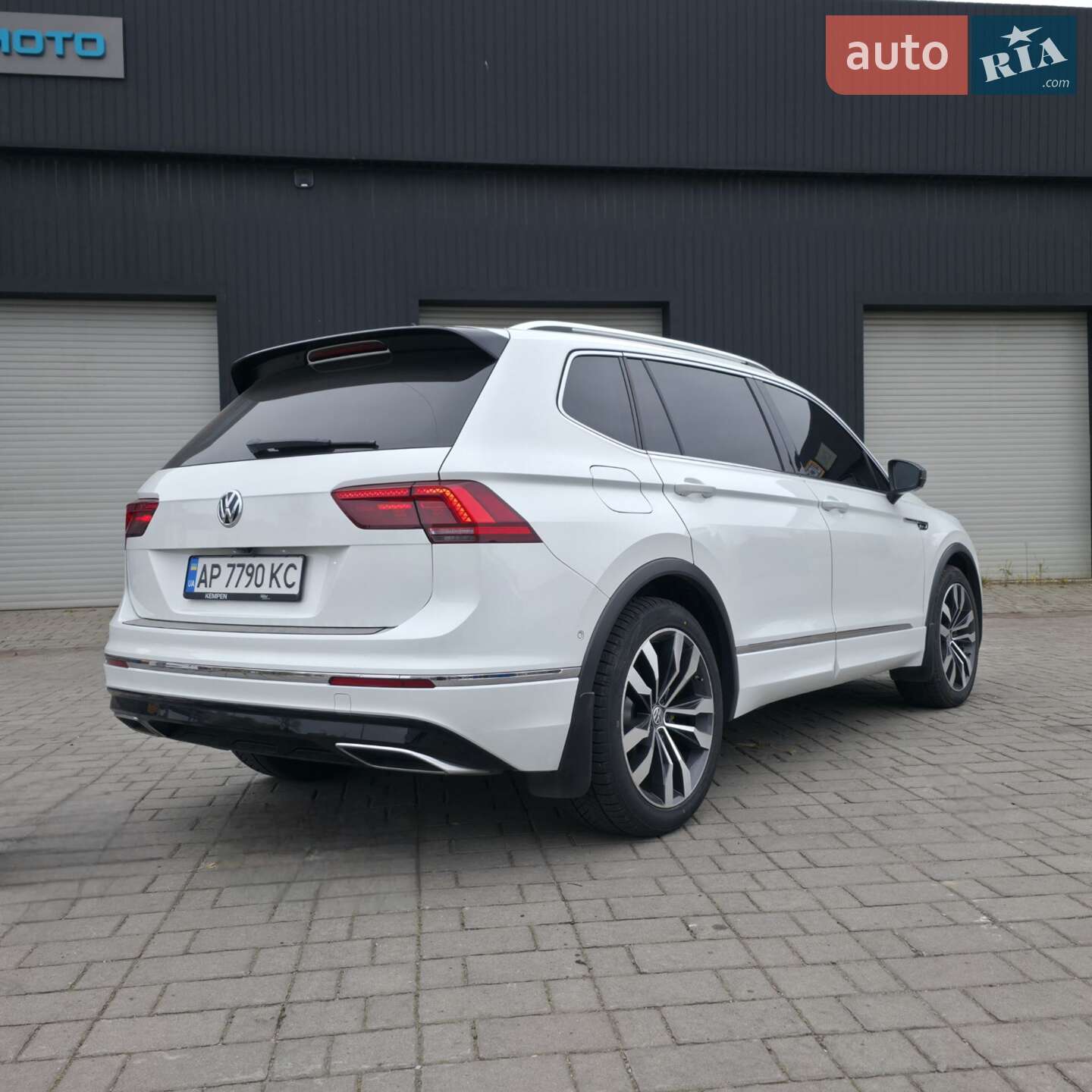 Volkswagen Tiguan 2018 VIN WVGZZZ5NZKM069406 фото оголошення 17 з 69