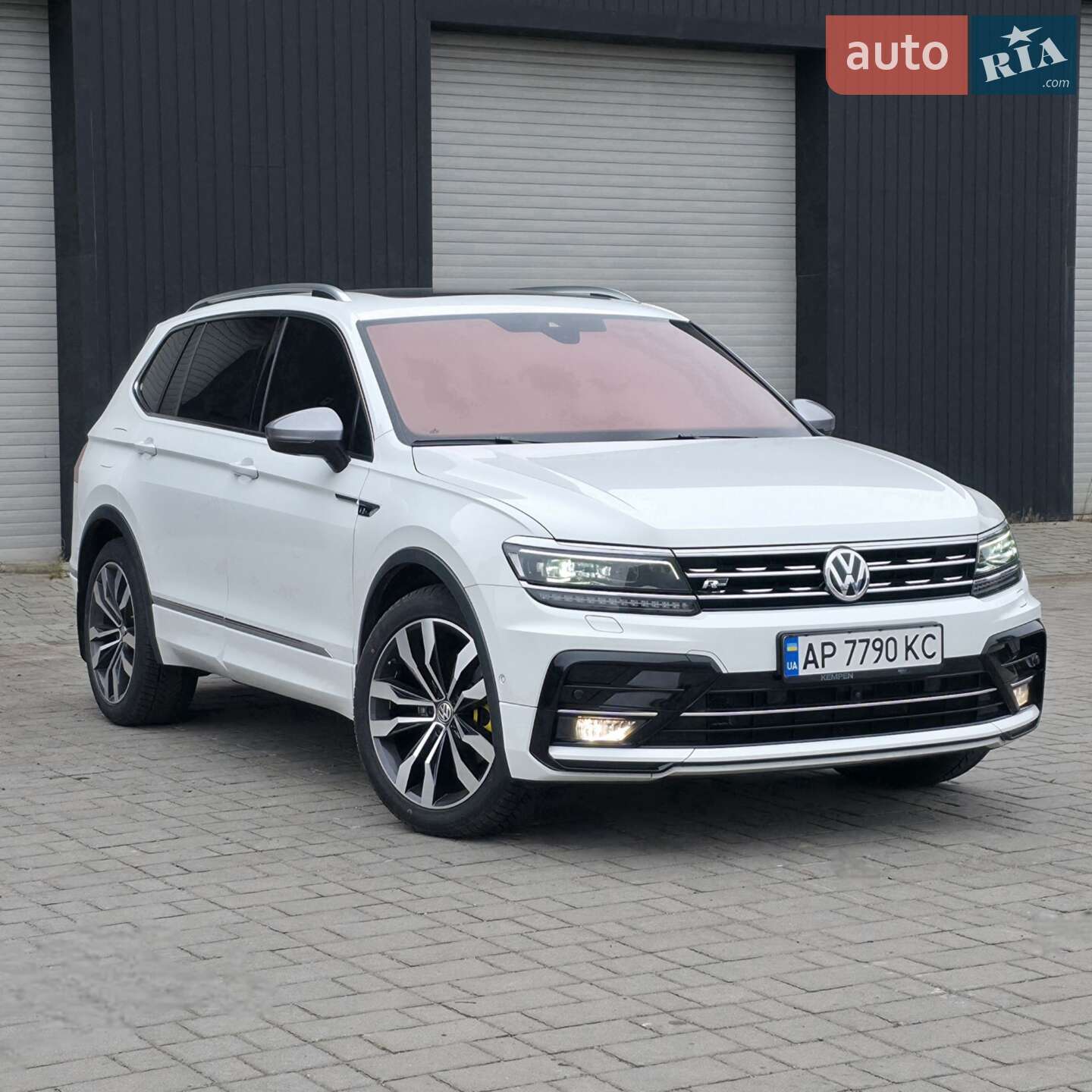 Volkswagen Tiguan 2018 VIN WVGZZZ5NZKM069406 фото оголошення 9 з 69