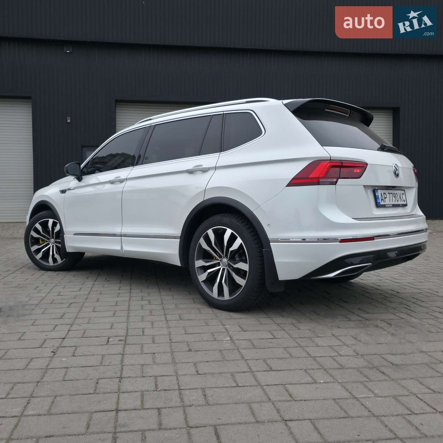 Volkswagen Tiguan 2018 VIN WVGZZZ5NZKM069406 фото оголошення 18 з 69
