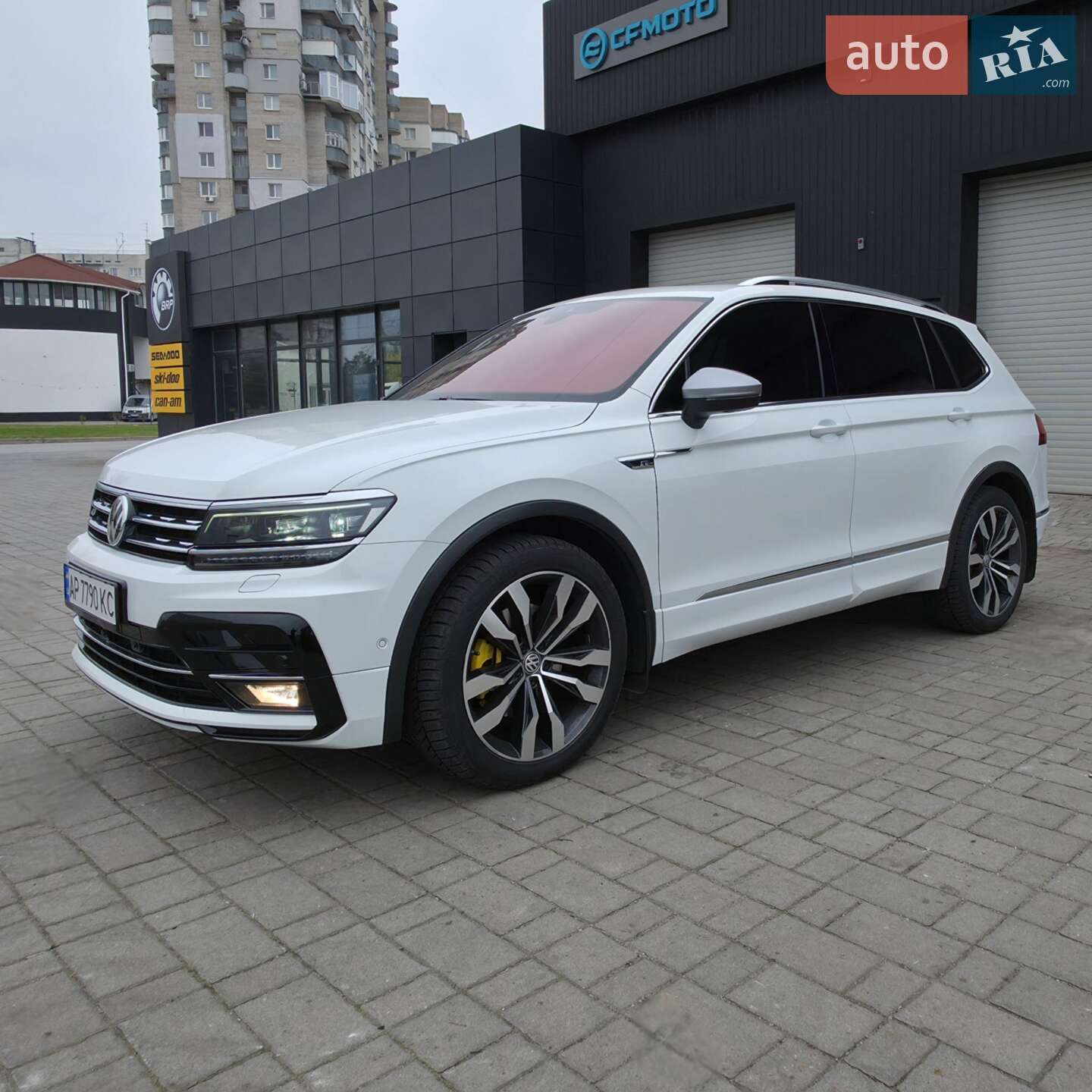Volkswagen Tiguan 2018 VIN WVGZZZ5NZKM069406 фото оголошення 13 з 69
