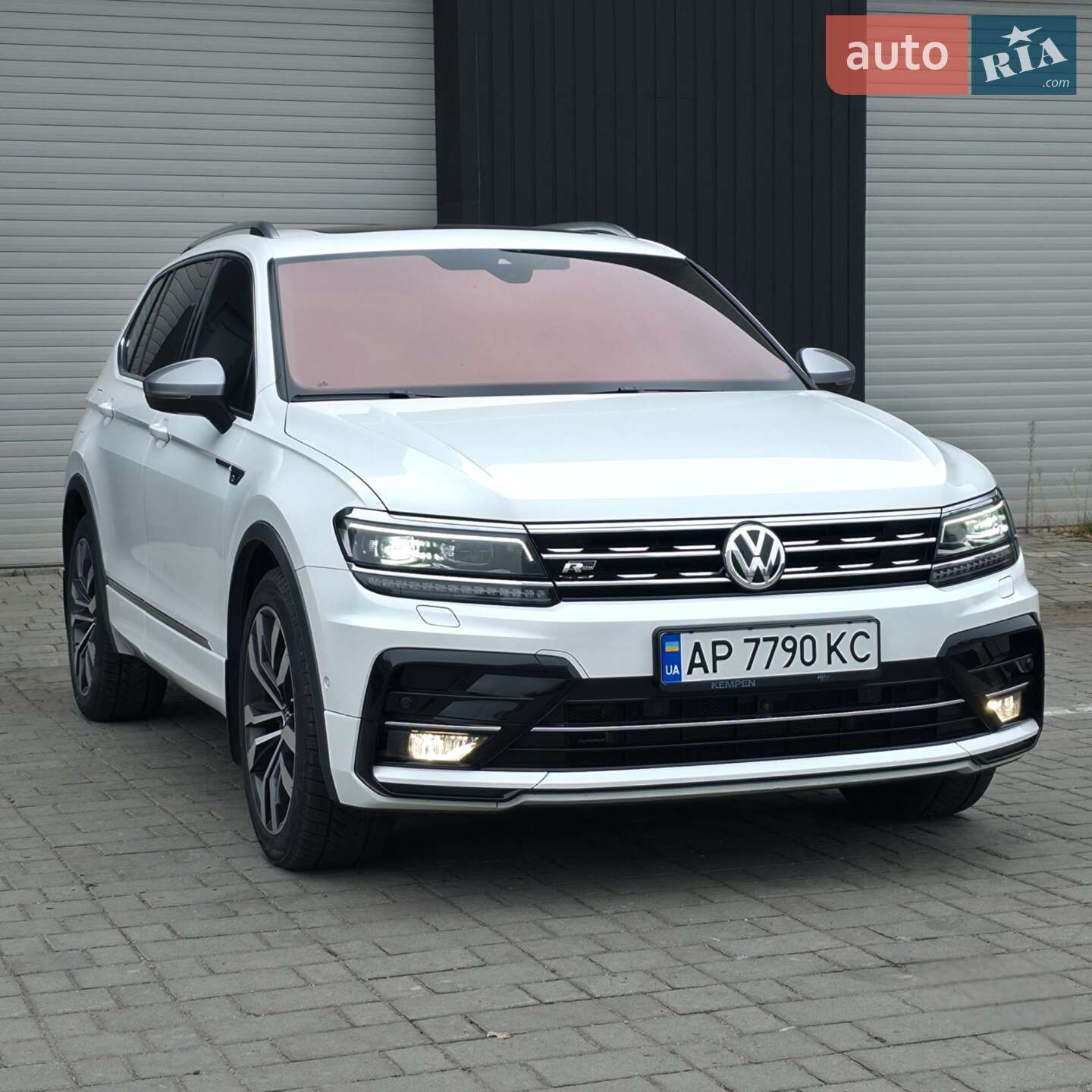 Volkswagen Tiguan 2018 VIN WVGZZZ5NZKM069406 фото оголошення 11 з 69