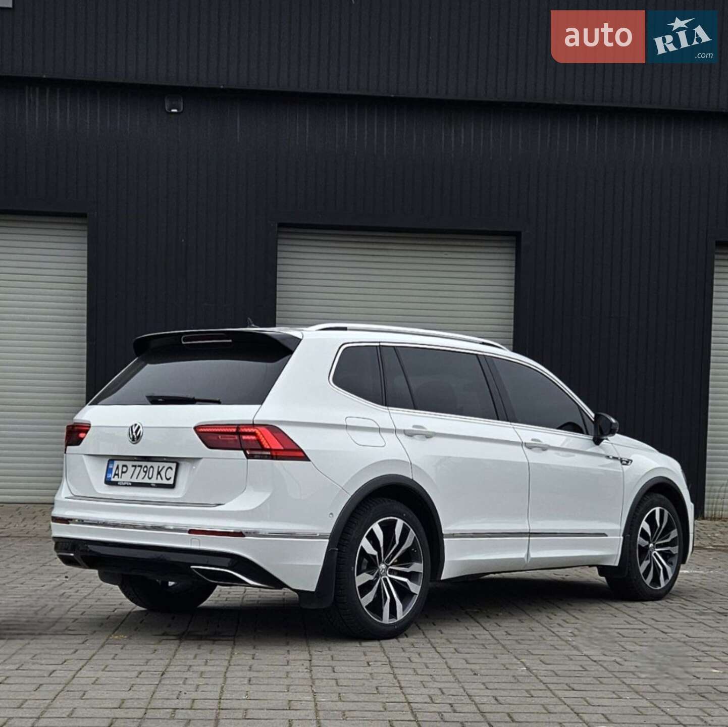 Volkswagen Tiguan 2018 VIN WVGZZZ5NZKM069406 фото оголошення 24 з 69