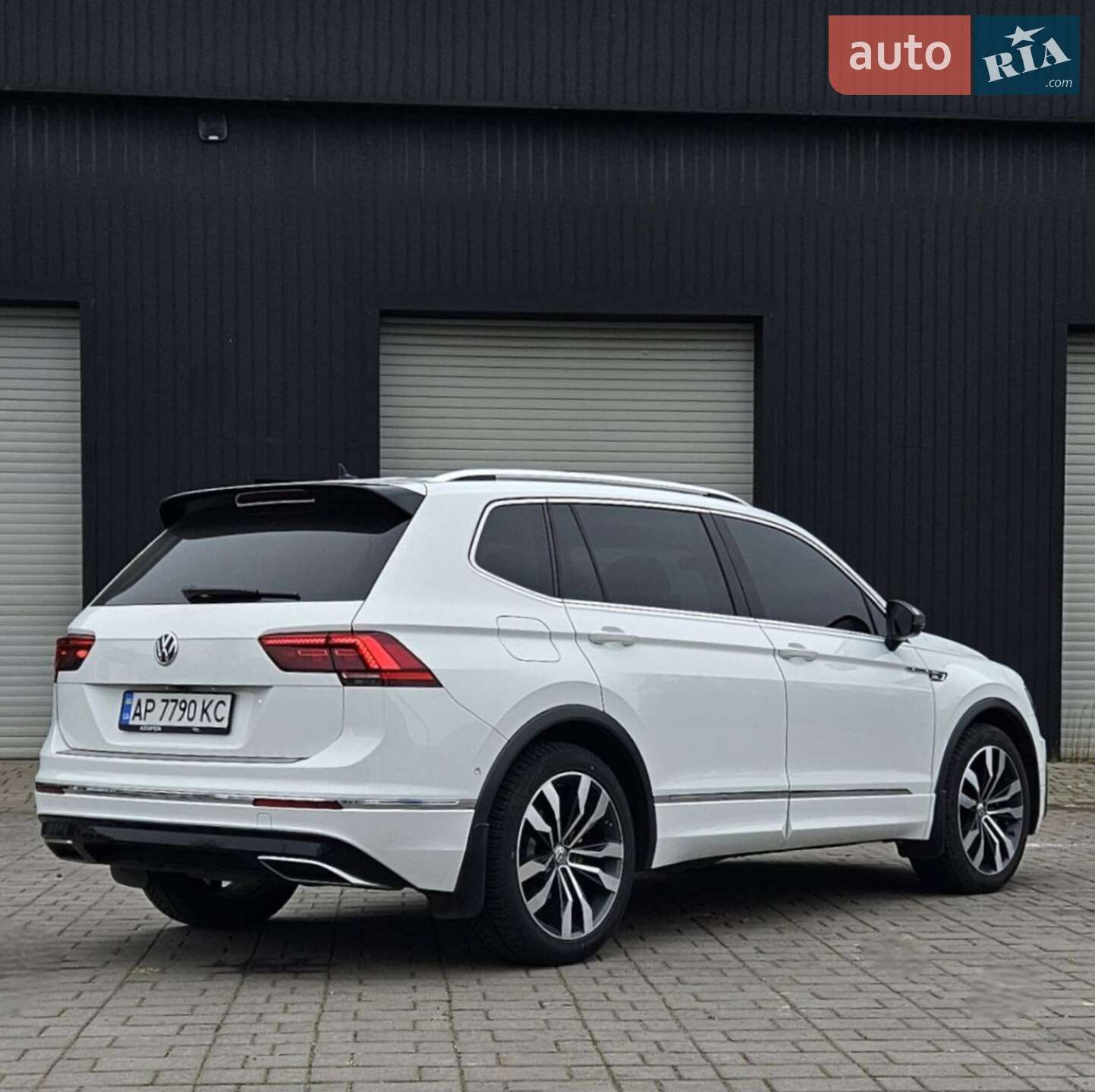 Volkswagen Tiguan 2018 VIN WVGZZZ5NZKM069406 фото оголошення 28 з 69