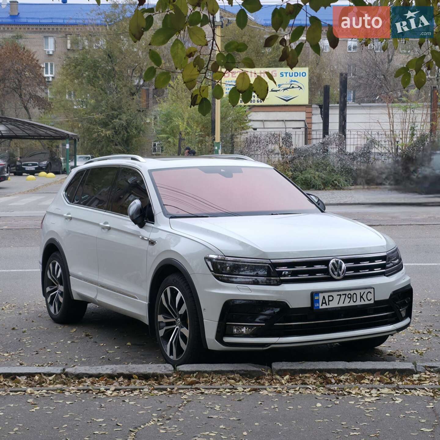 Volkswagen Tiguan 2018 VIN WVGZZZ5NZKM069406 фото оголошення 32 з 69