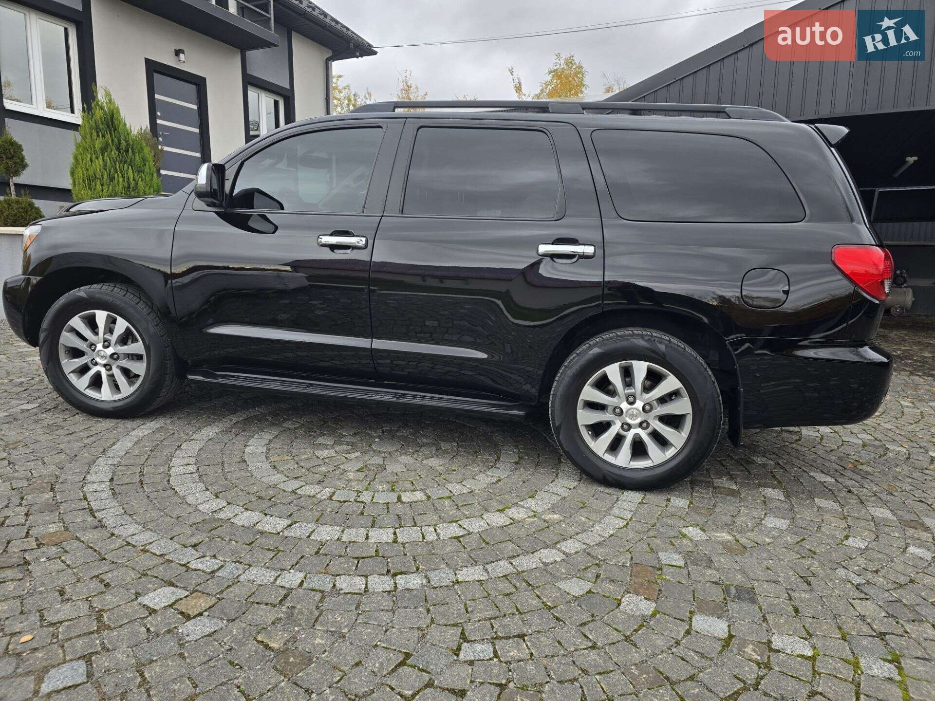 Toyota Sequoia 2016 VIN 5TDJY5G11GS144804 фото оголошення 7 з 92