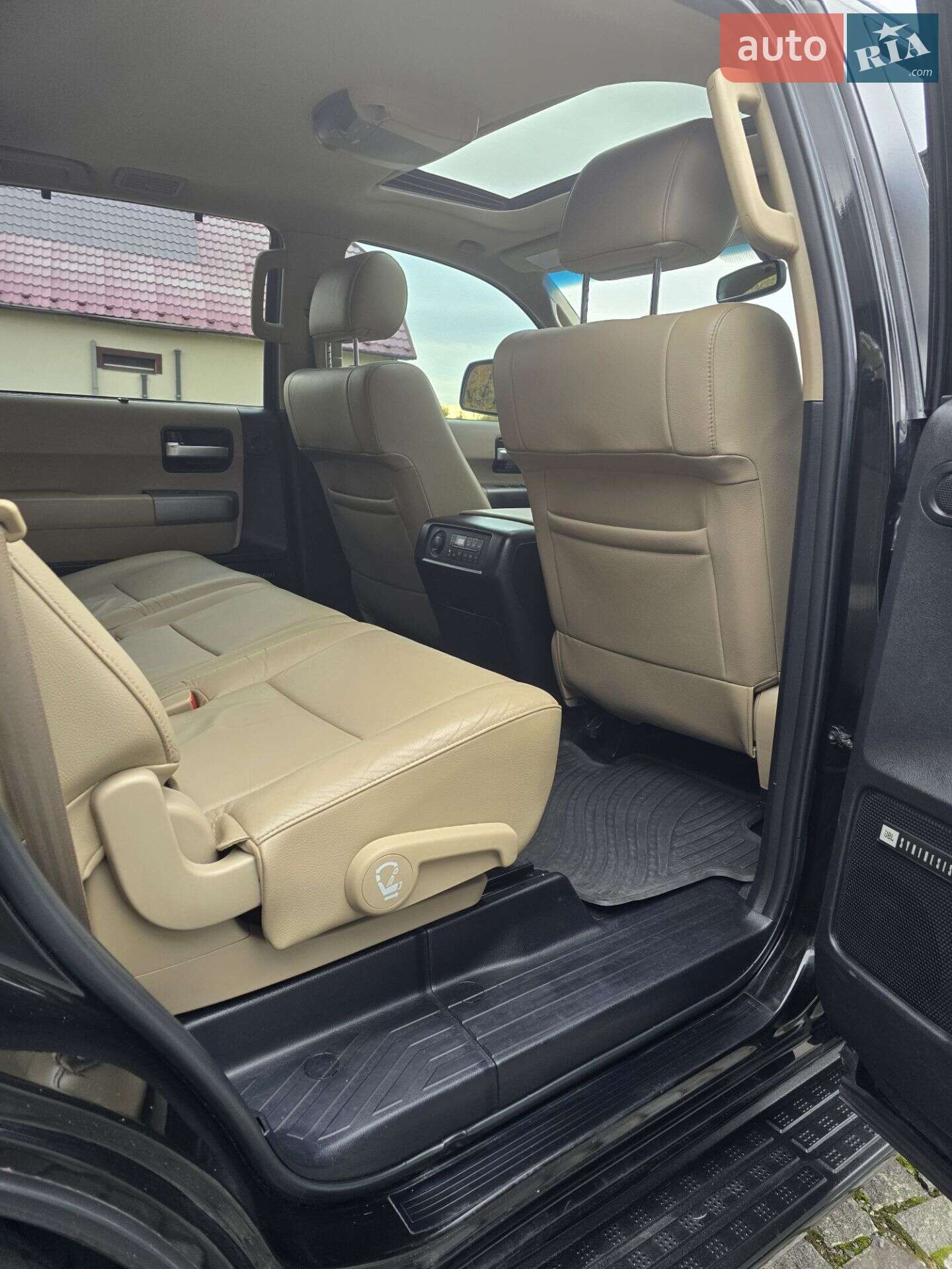 Toyota Sequoia 2016 VIN 5TDJY5G11GS144804 фото оголошення 10 з 92