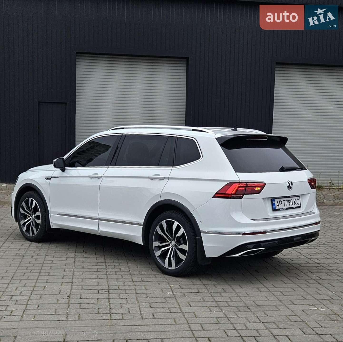 Volkswagen Tiguan 2018 VIN WVGZZZ5NZKM069406 фото оголошення 2 з 69