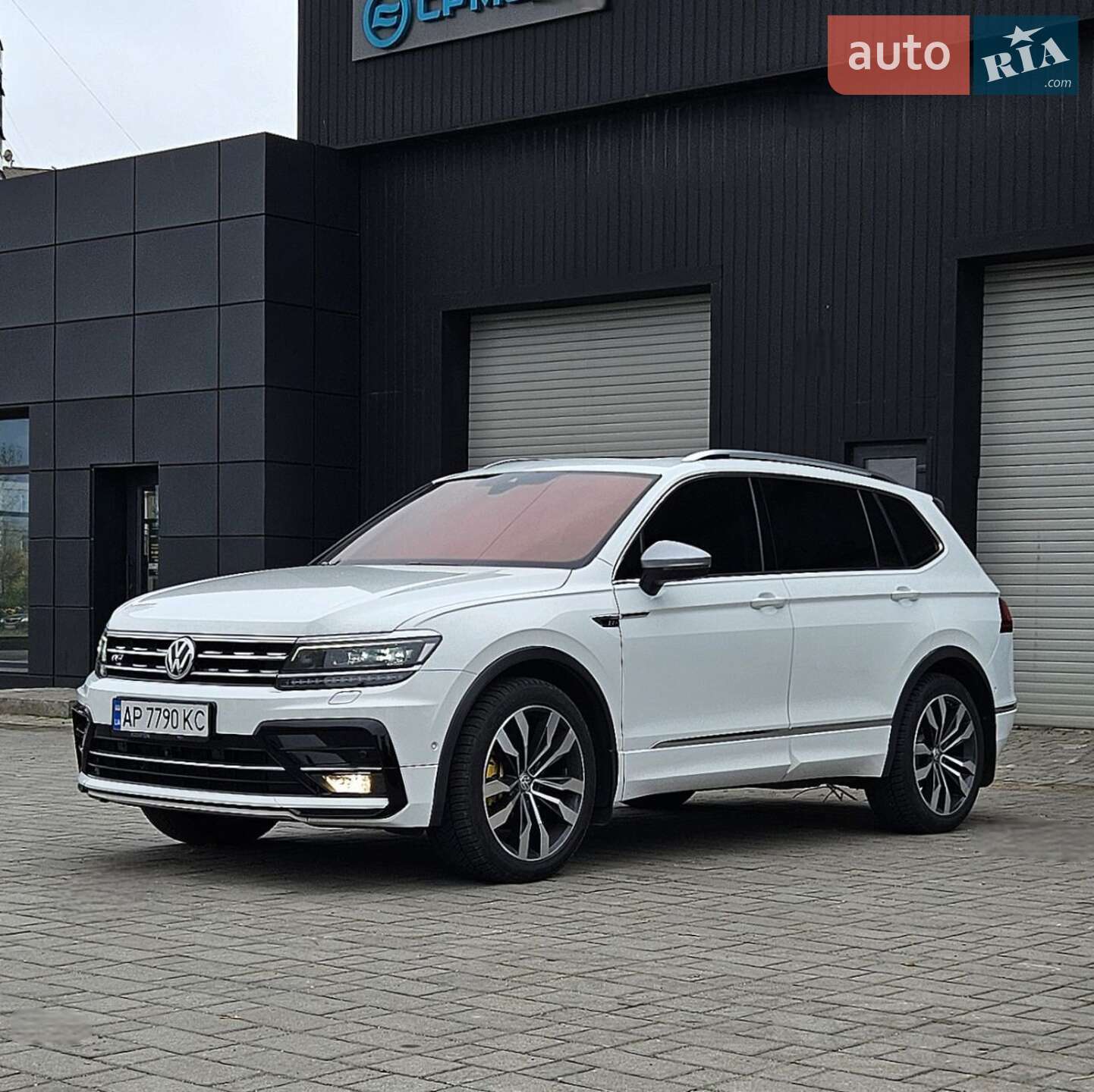 Volkswagen Tiguan 2018 VIN WVGZZZ5NZKM069406 фото оголошення 8 з 69